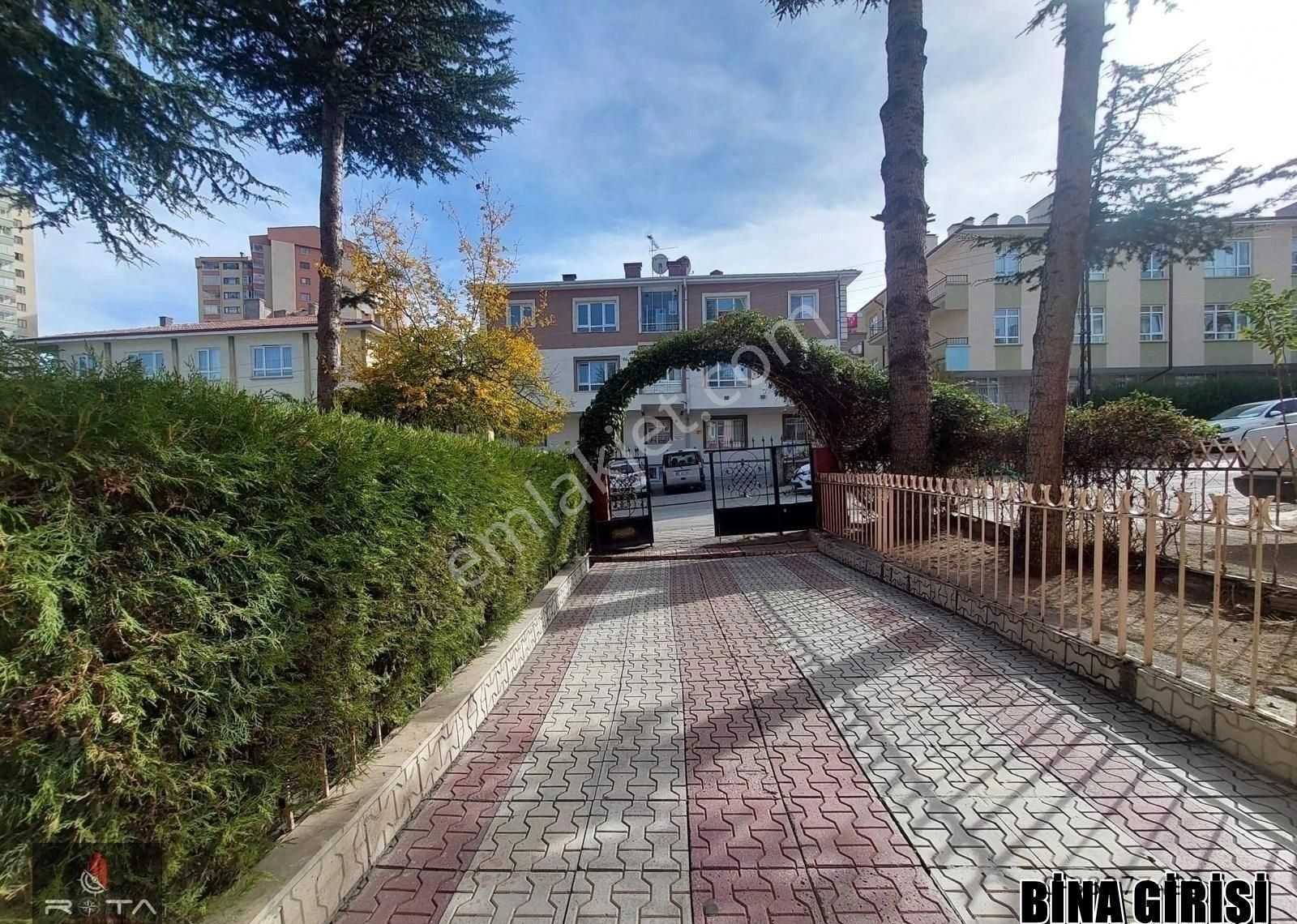Rota'dan Cadde Yanı 2+1 Full Yapılı Temiz Eşyalı Bahçe Çıkışlı !