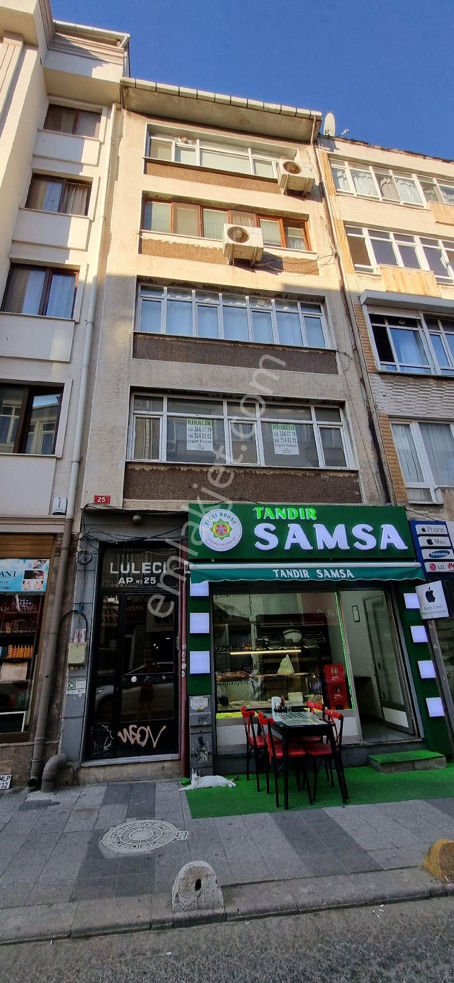 Altıyola Metrobüse Yakın 2+1=90m2 Kombili Balkonlu 1.kat