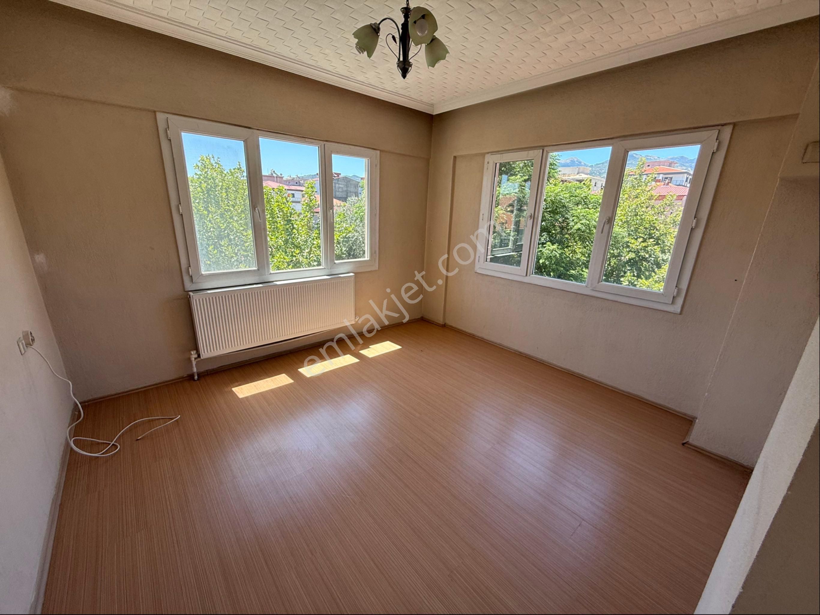 Manisa Alaşehir Alper Gayrimenkulden İstasyon Mah Ara Kat Park Manzara 120m2 3+1