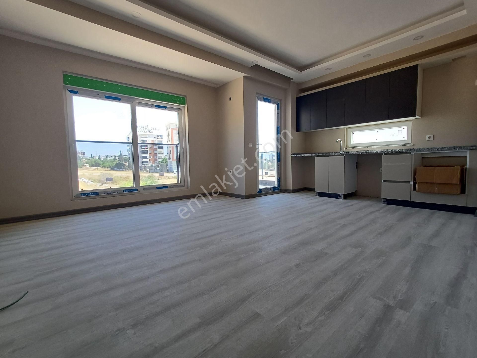 Antalya Kepez Varsak Fevzi Çakmak Mahallesi Satılık Asansörlü Sıfır Çift Banyo Ara Kat 2+1 Daire