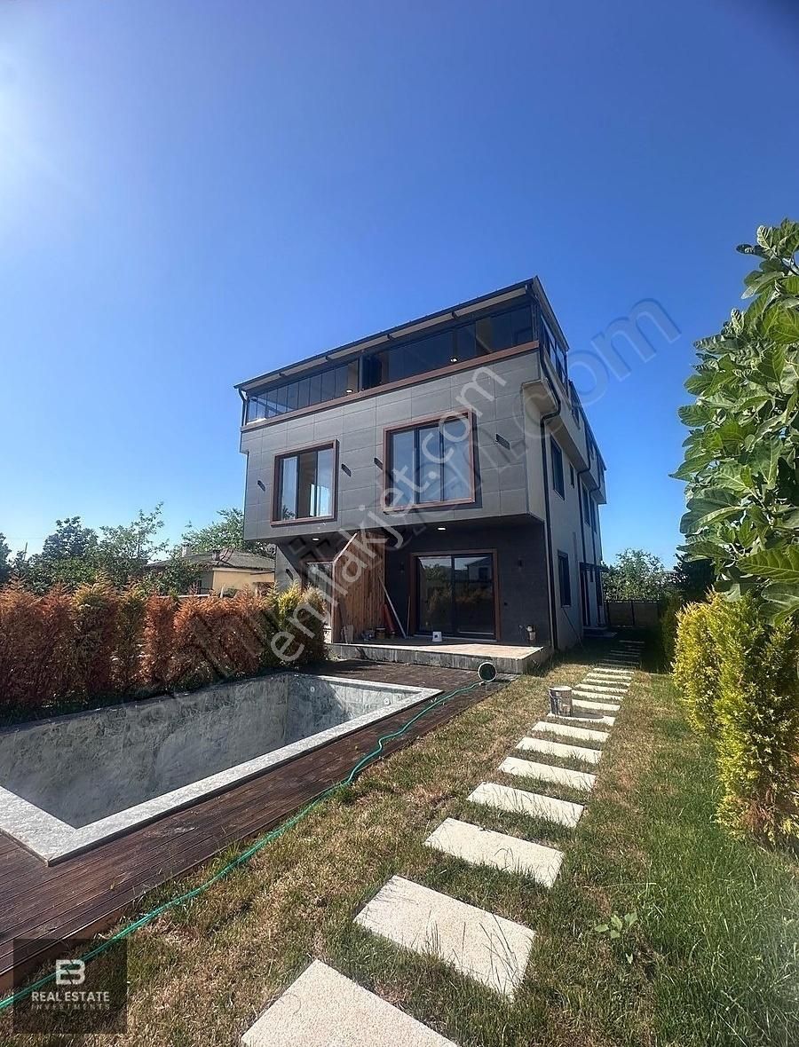 Sakarya Karasu'da 5+1 Isıtmalı Havuz Özel Tasarım Lüks Villa
