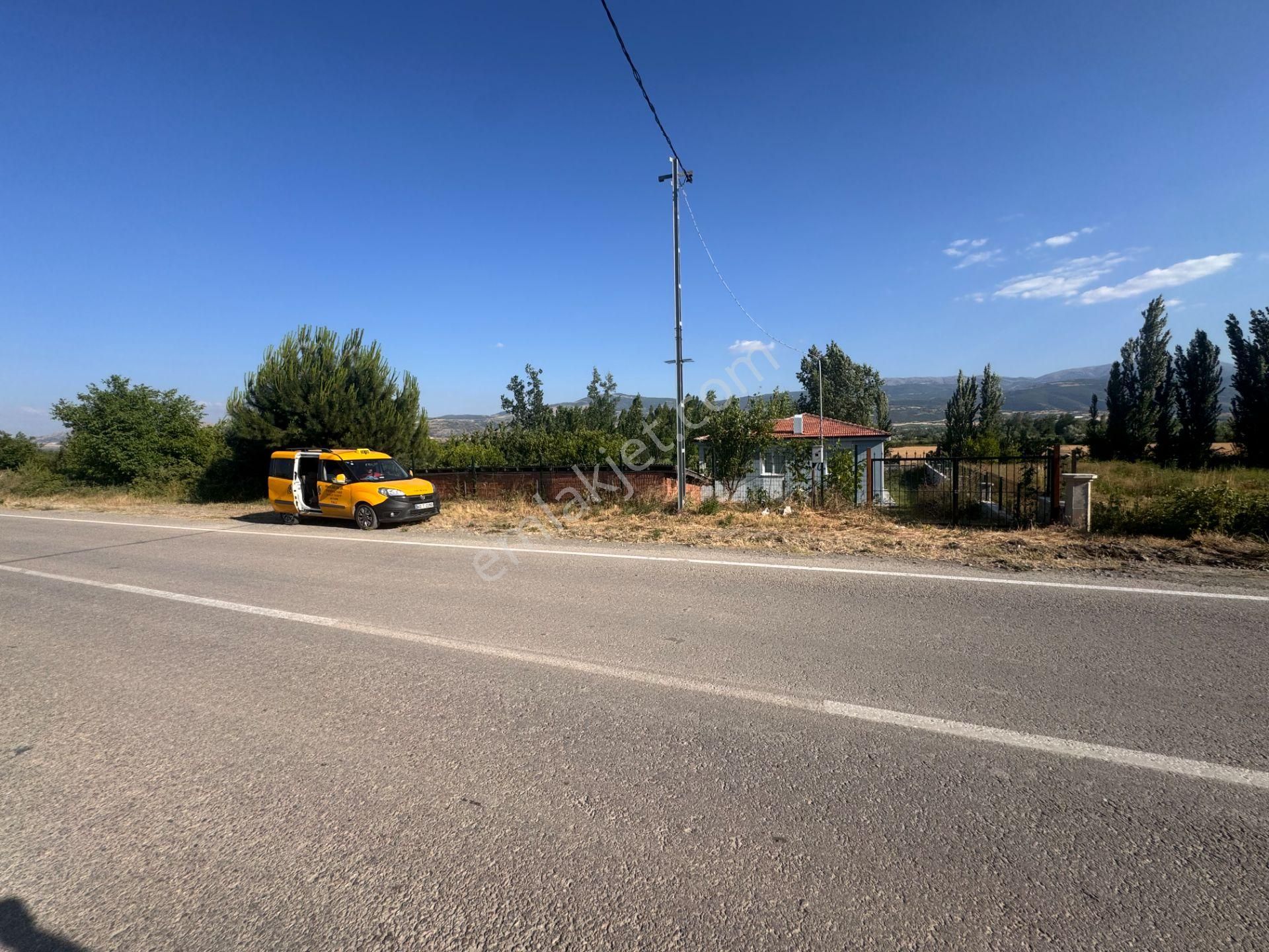 Emirseyitte Anayol Üzerinde 2945m2 İçerisinde 2+1 Evi Olan - Görsel 26