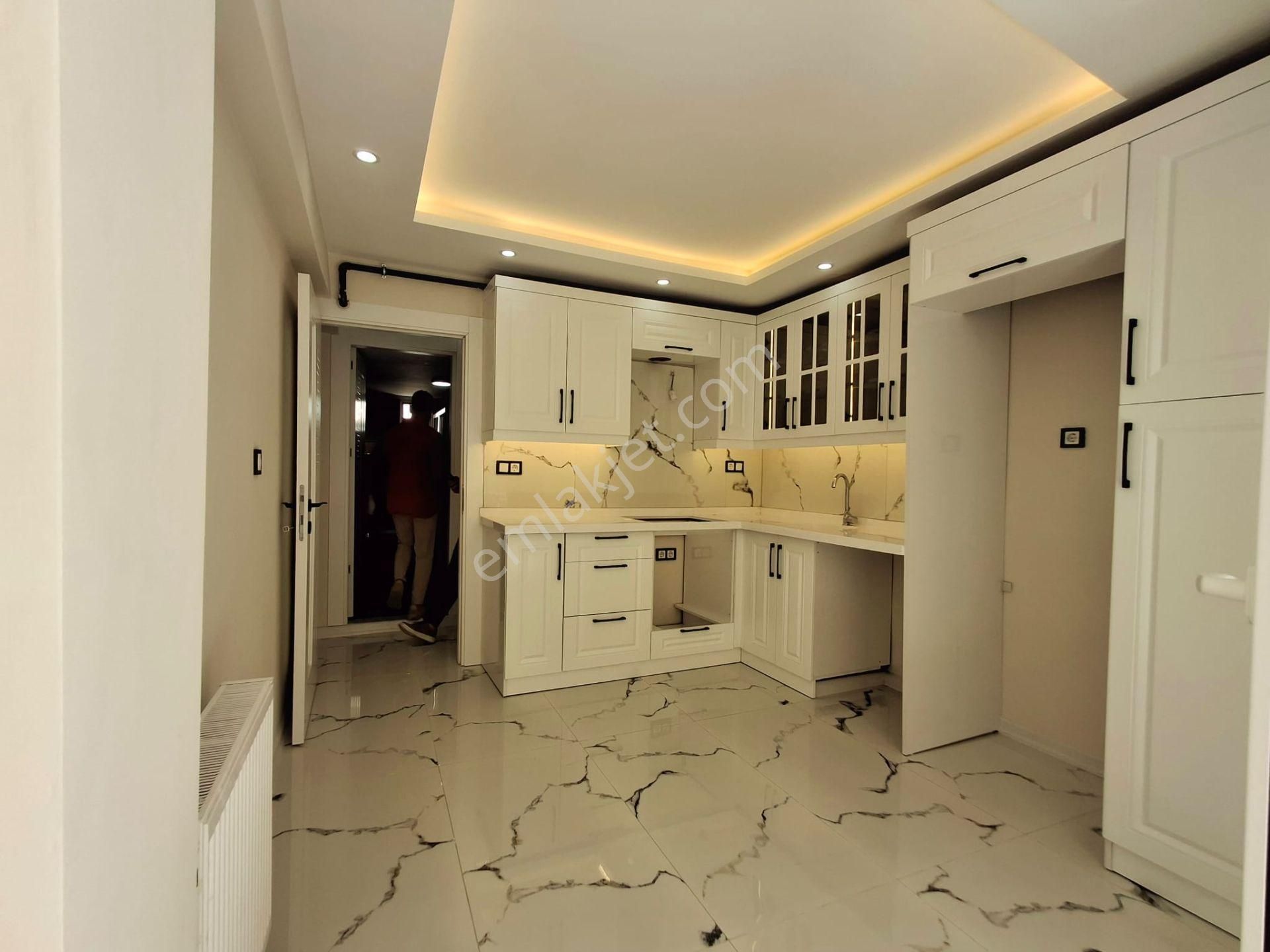 Aynıali Mh 3+1 135m Çift Cepheli Karanlıksız Geniş Arakat Daire