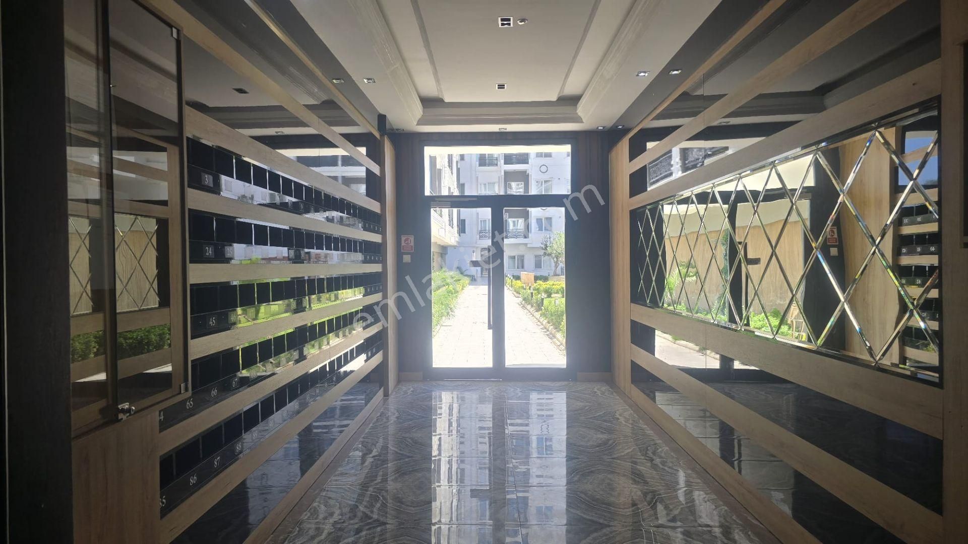 << Egeyıldız Dan >> Acil Satılık Kadıköyde Site İçerisinde Havuzlu 2+1 Ultra Lux Daire