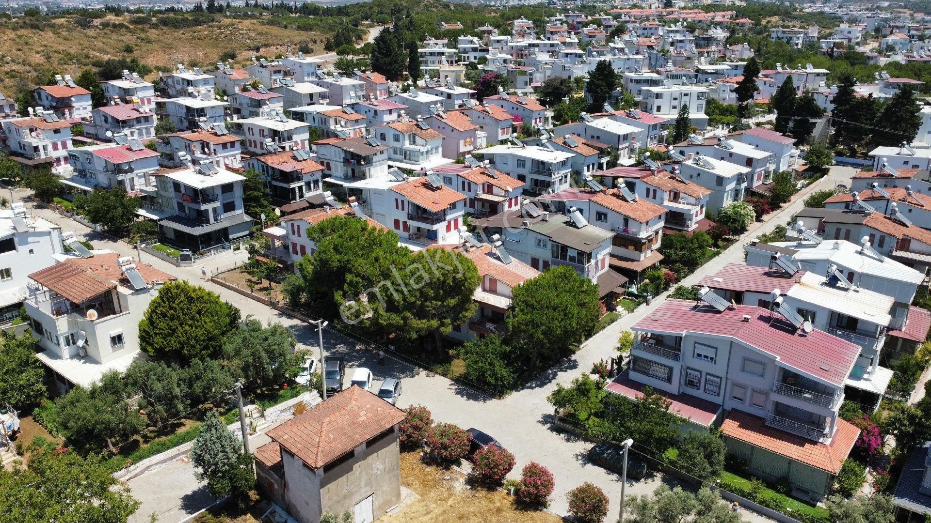 Didim'de Denize Yürüme Mesafesinde Geniş Bahçeli Satılık Villa