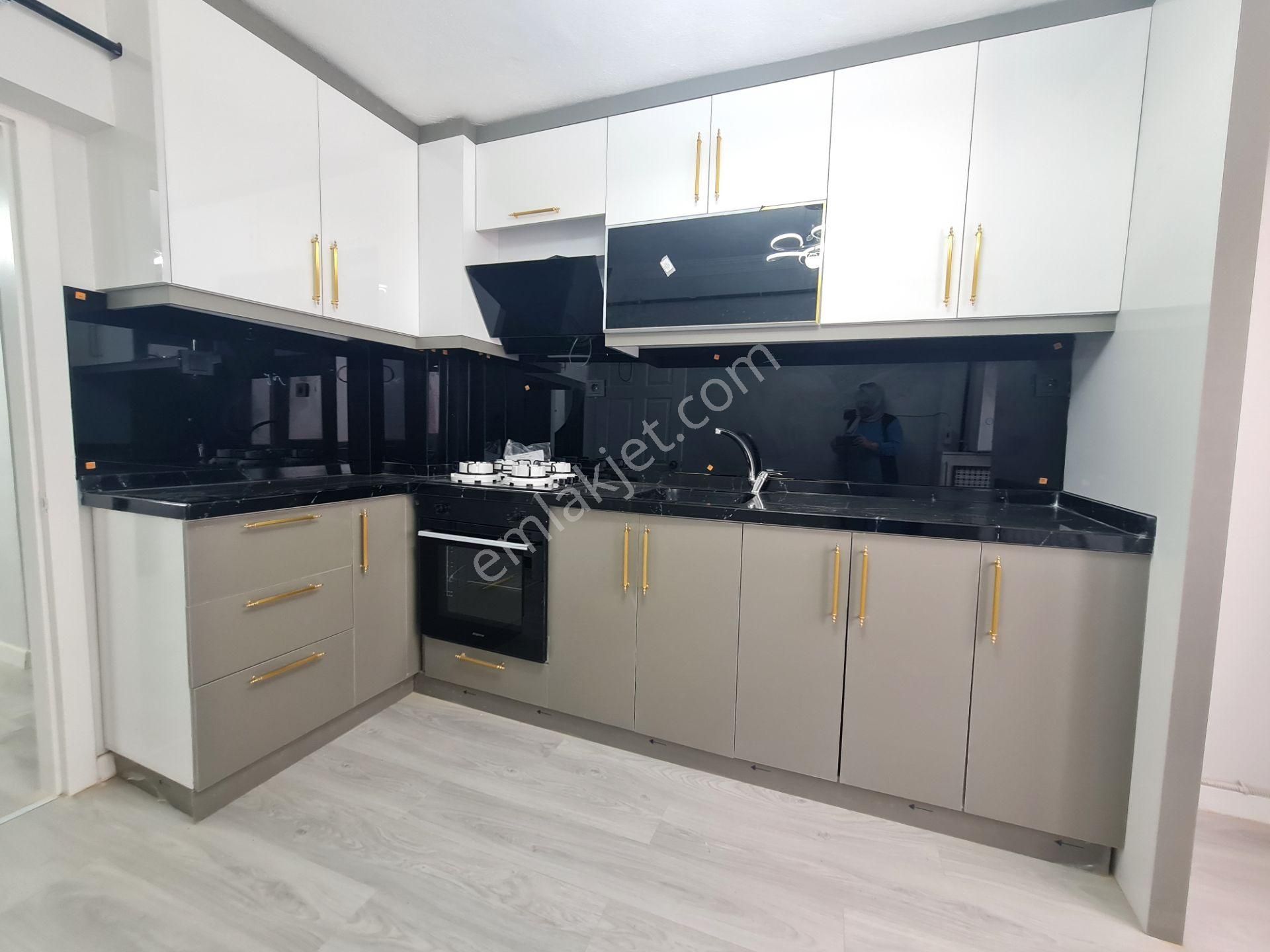 Alsancak Mh. Cadde Üzeri Full Yapılı Geniş 2+1 Satılık Daire