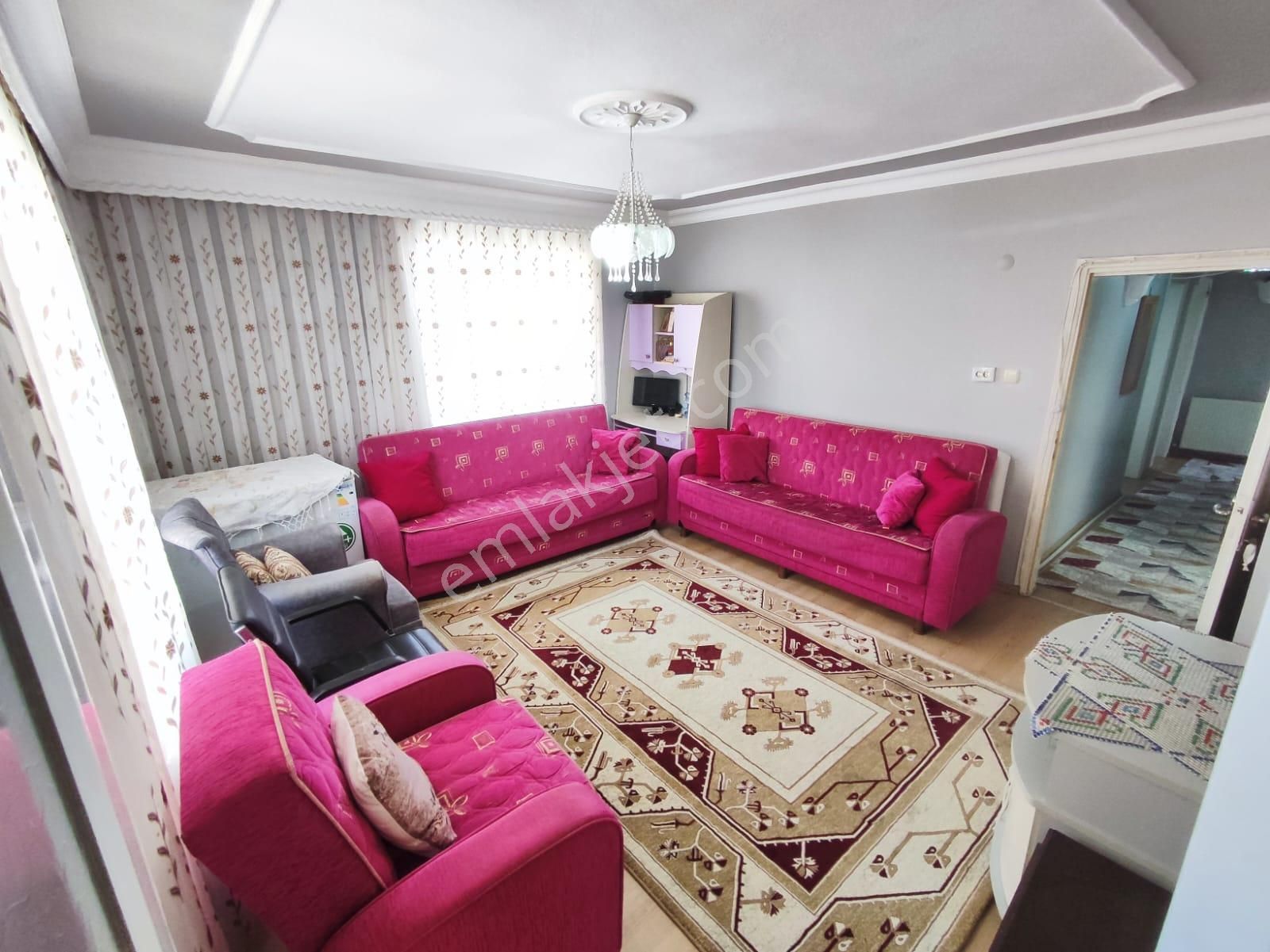 Kazanç Yatırımdan Çarşı İçinde Belediye Yanında Satılık Tek Daire Üzeri 3+1 Dair