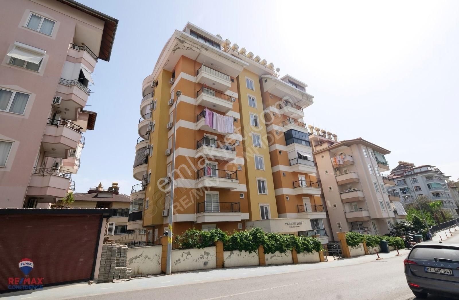 Alanya Merkezde Satılık 2+1 Ayrı Mutfak Daire