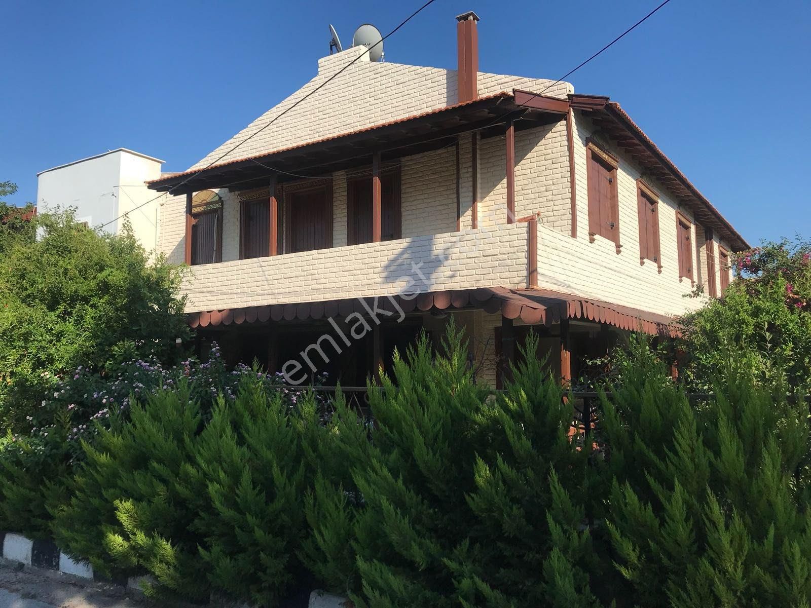 Çesmealtı Güvendikte Denize Ve Merkeze Yakın Müstakil Ev