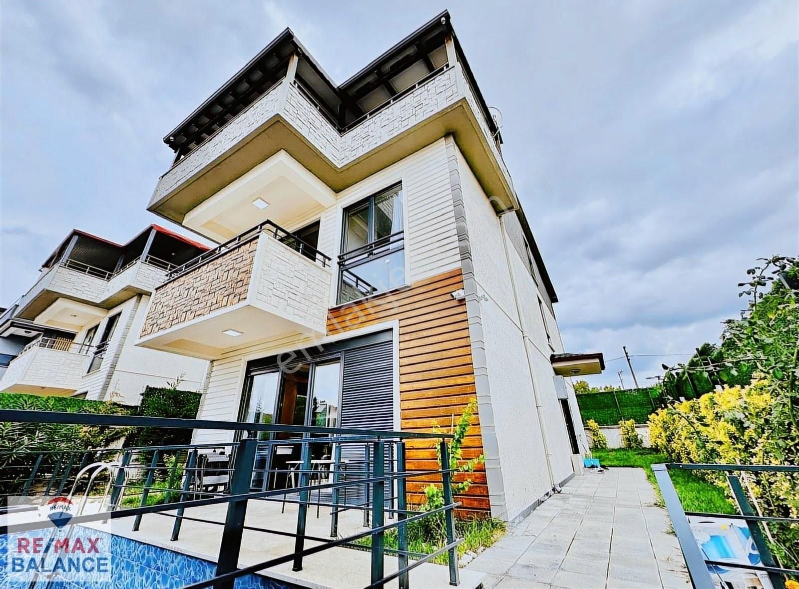Yalova Çalıca Denize Yakın Özel Dekorasyonlu 3+2 Satılık Villa