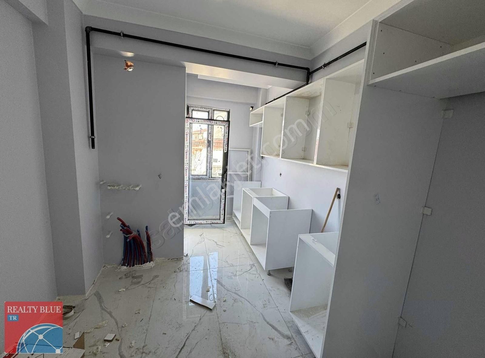 Sultanbeyli Turgut Reis Mah 2+1 Satılık Arakat Daire