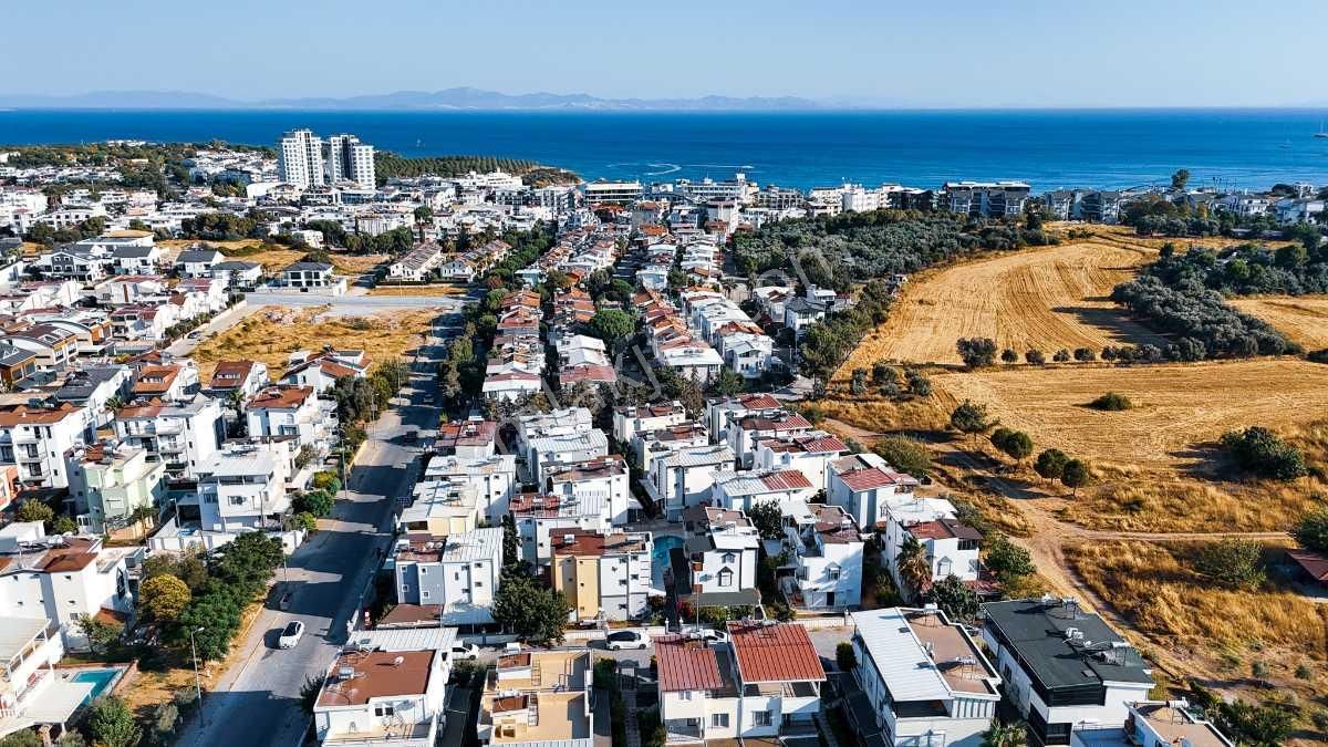 Didim Altınkum'da Denize 600 Metre Havuzlu Sitede Lüks Villa