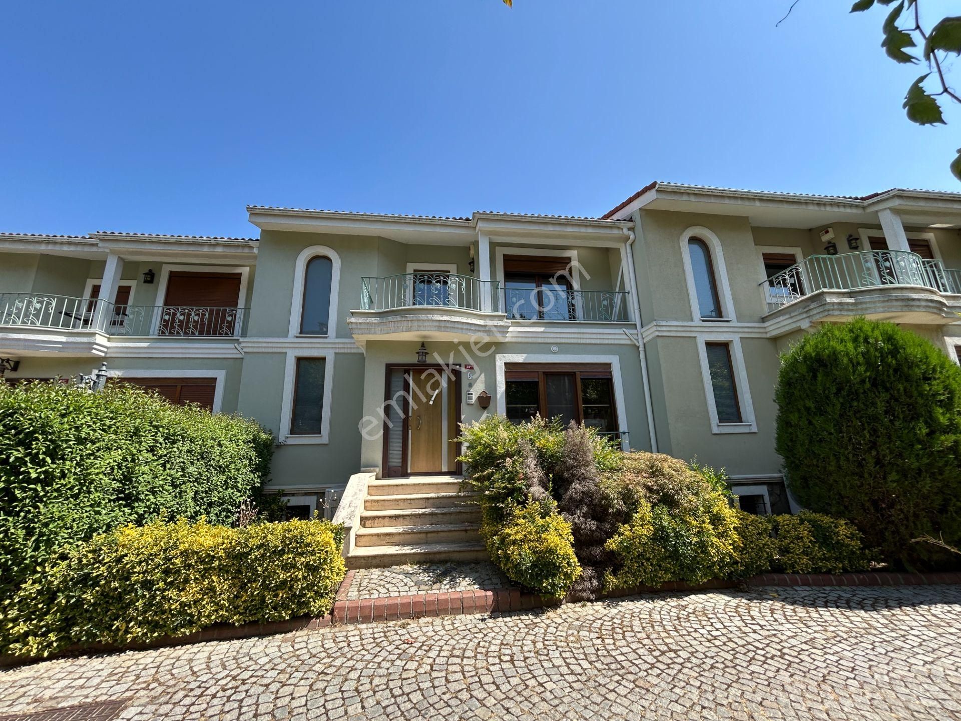 Bahçeşehir Banu Evlerinde Satılık 4,5+2 İnci Tipi Villa