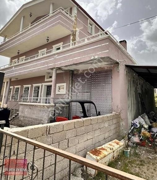 Nevşehir Acıgöl'de Mükemmel Konumlu 3 Katlı Villa