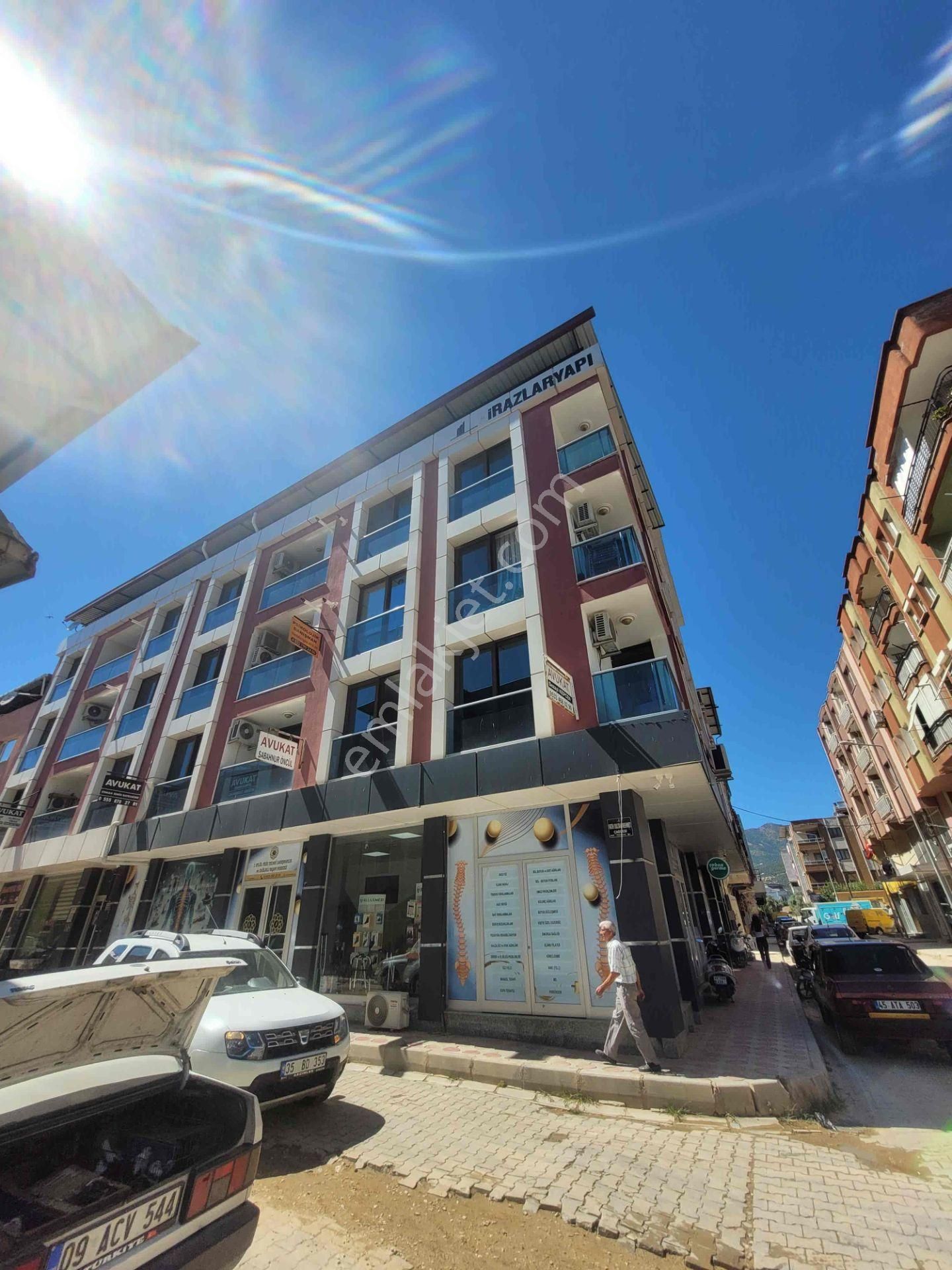 Meta'dan Satılık Köşe Konumlu 2+1 Doğalgazlı Daire