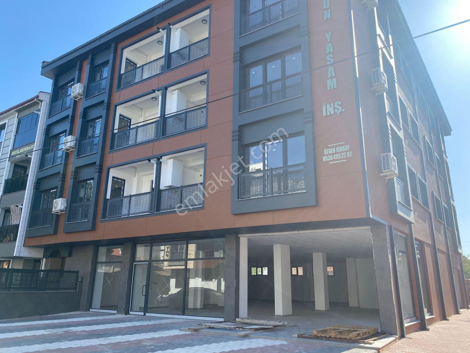Bergama Gaziosmanpaşa Mahallesinde 450m2 Lik Sıfır Kiralık Dükkan