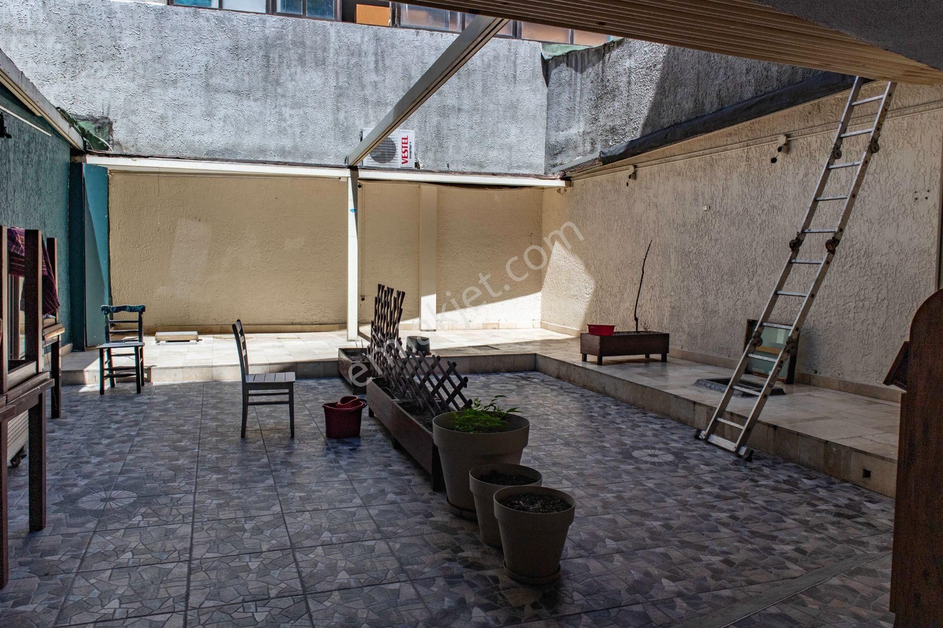 Kadıköy Altıyol Mevkiinde Devirsiz Restoran Ve Kafe İşletme