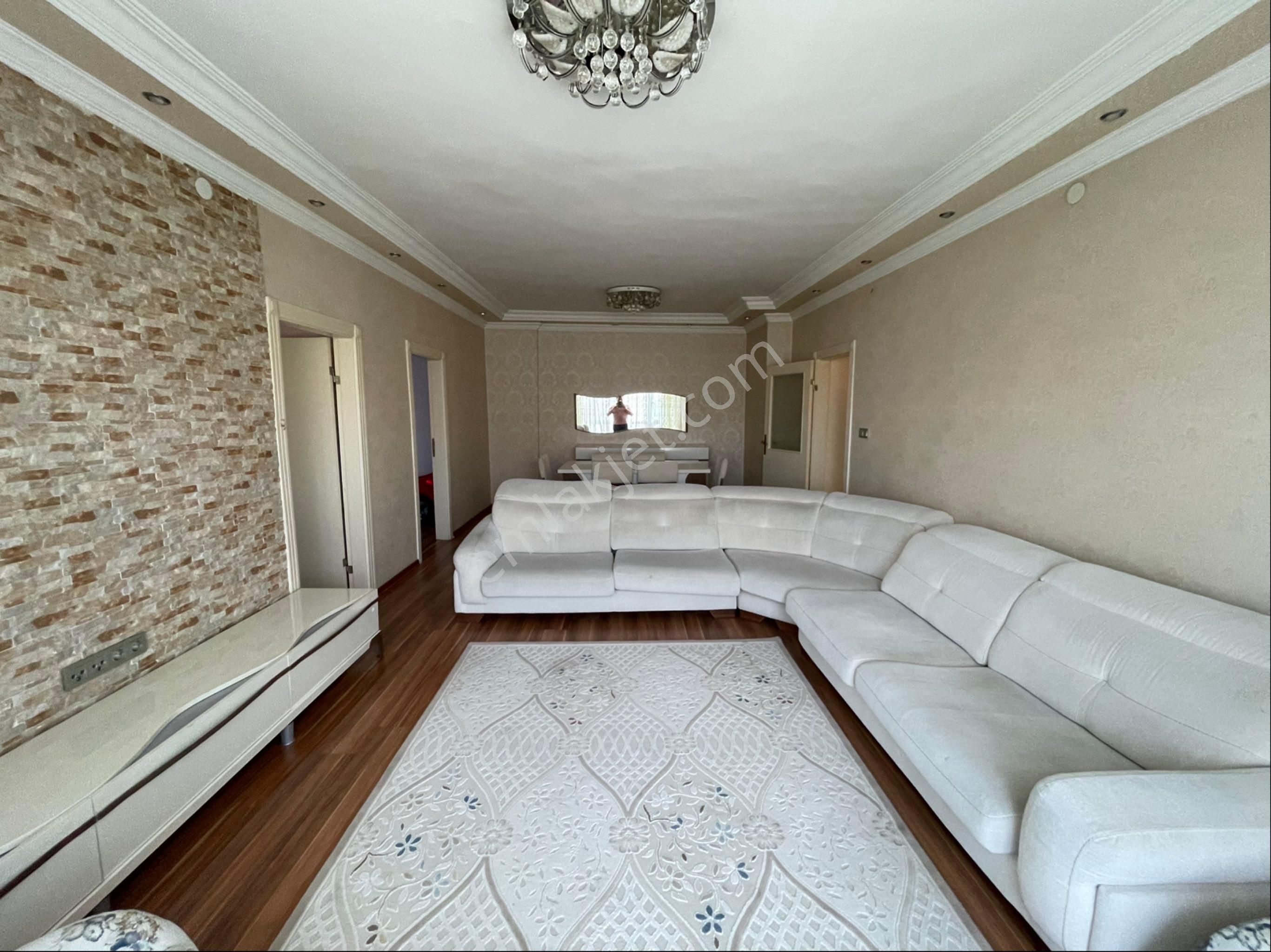 Şenlik Mahallesinde Eşyalı 3+1 Acill Kiralık Daire