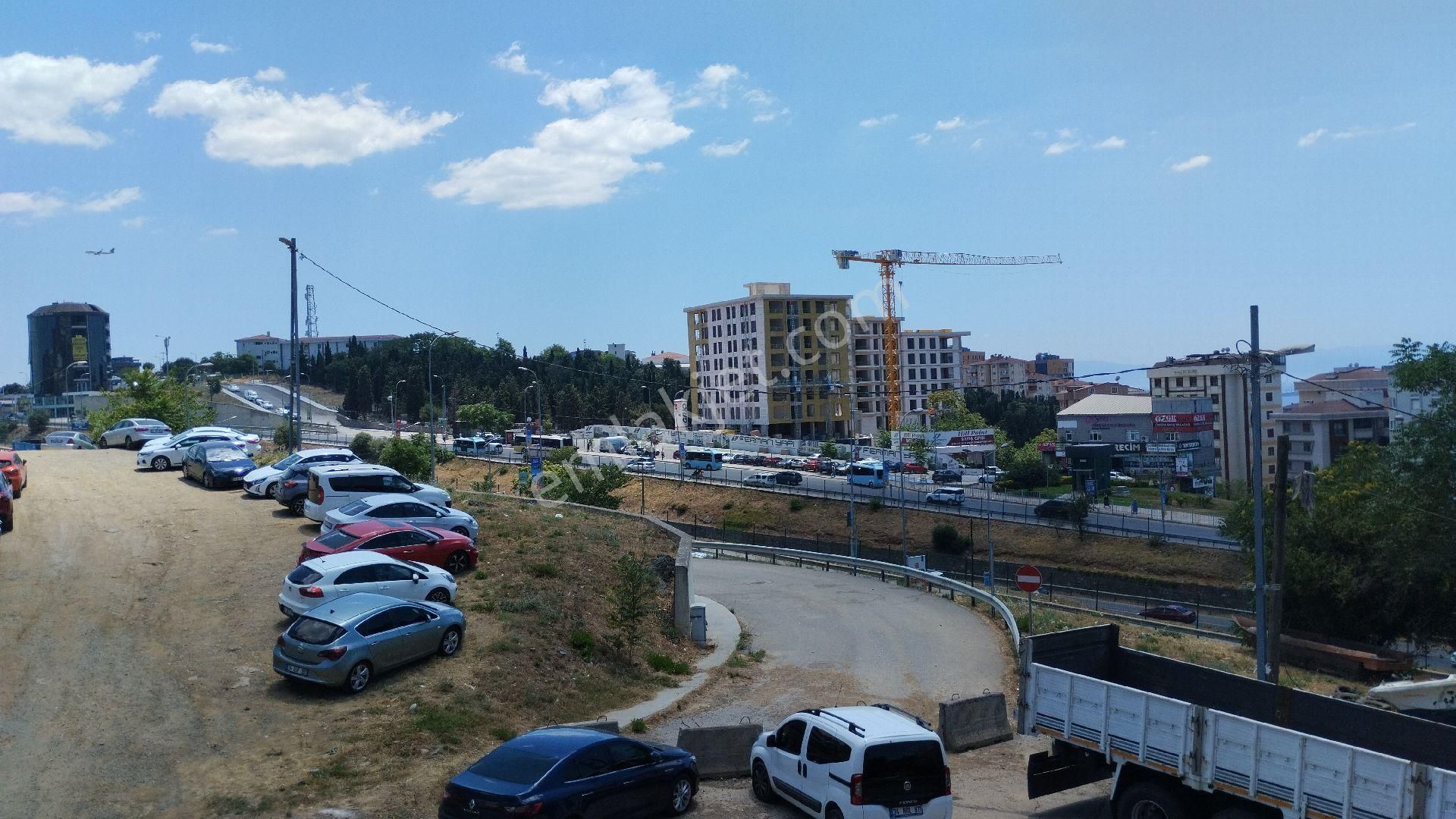 Dolayoba Metro Bitişiği Kiralık 800 M2 İşyeri