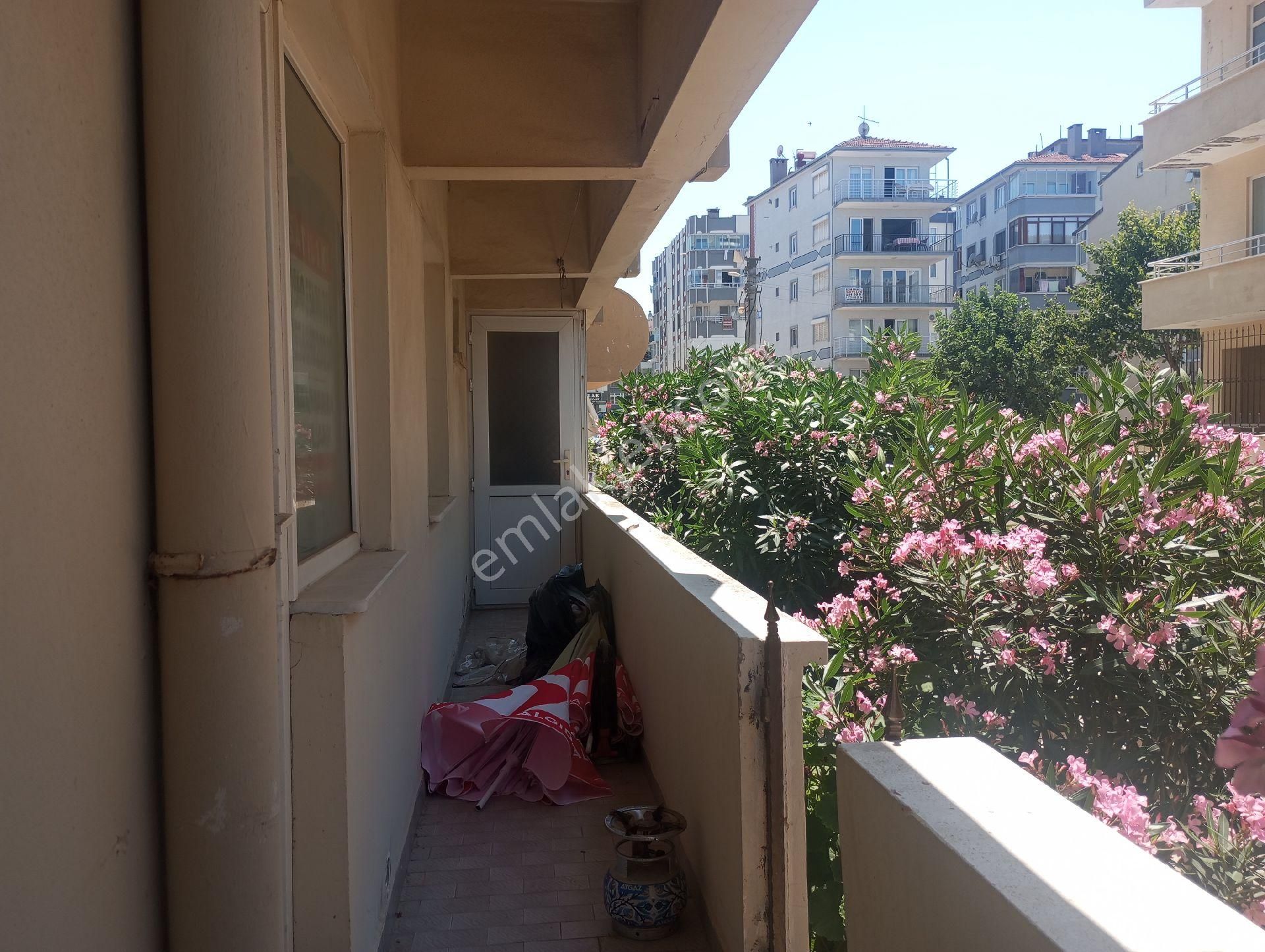Güzelyalı Yalı Mahallesi'nde Denize Sıfır 2+1 - Görsel 27