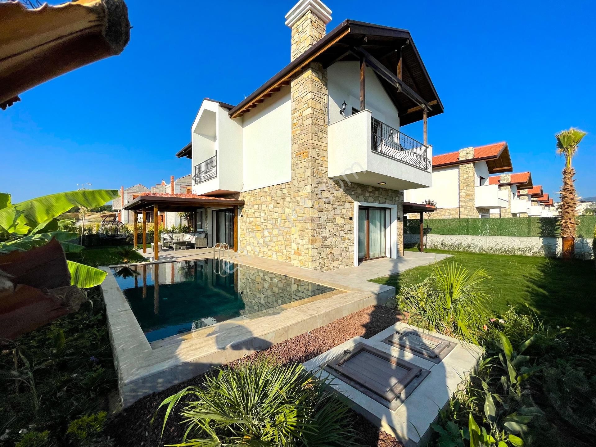 Taş Ev Severlere Kuşadası'nda Satılık Müstakil Villa
