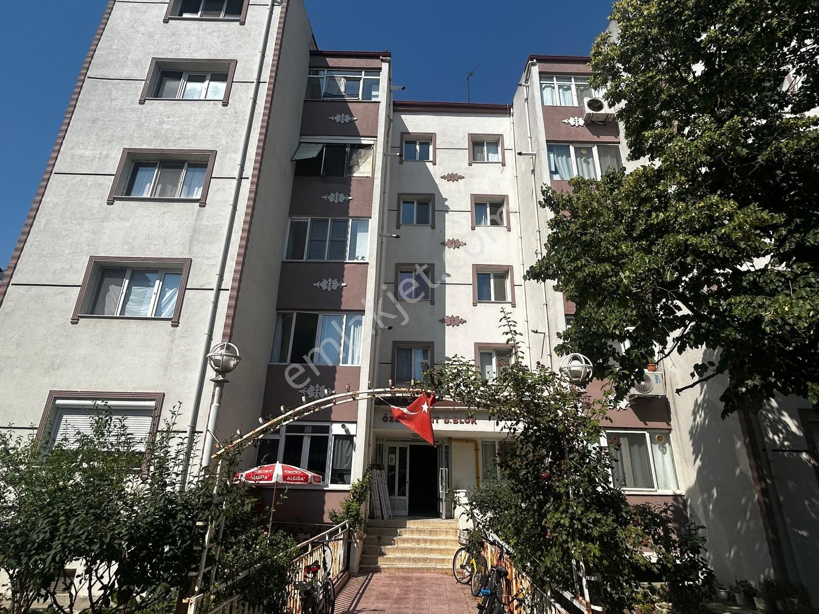Edirne'de Merkezi Konumda Acil Satılık 3+1 Daire