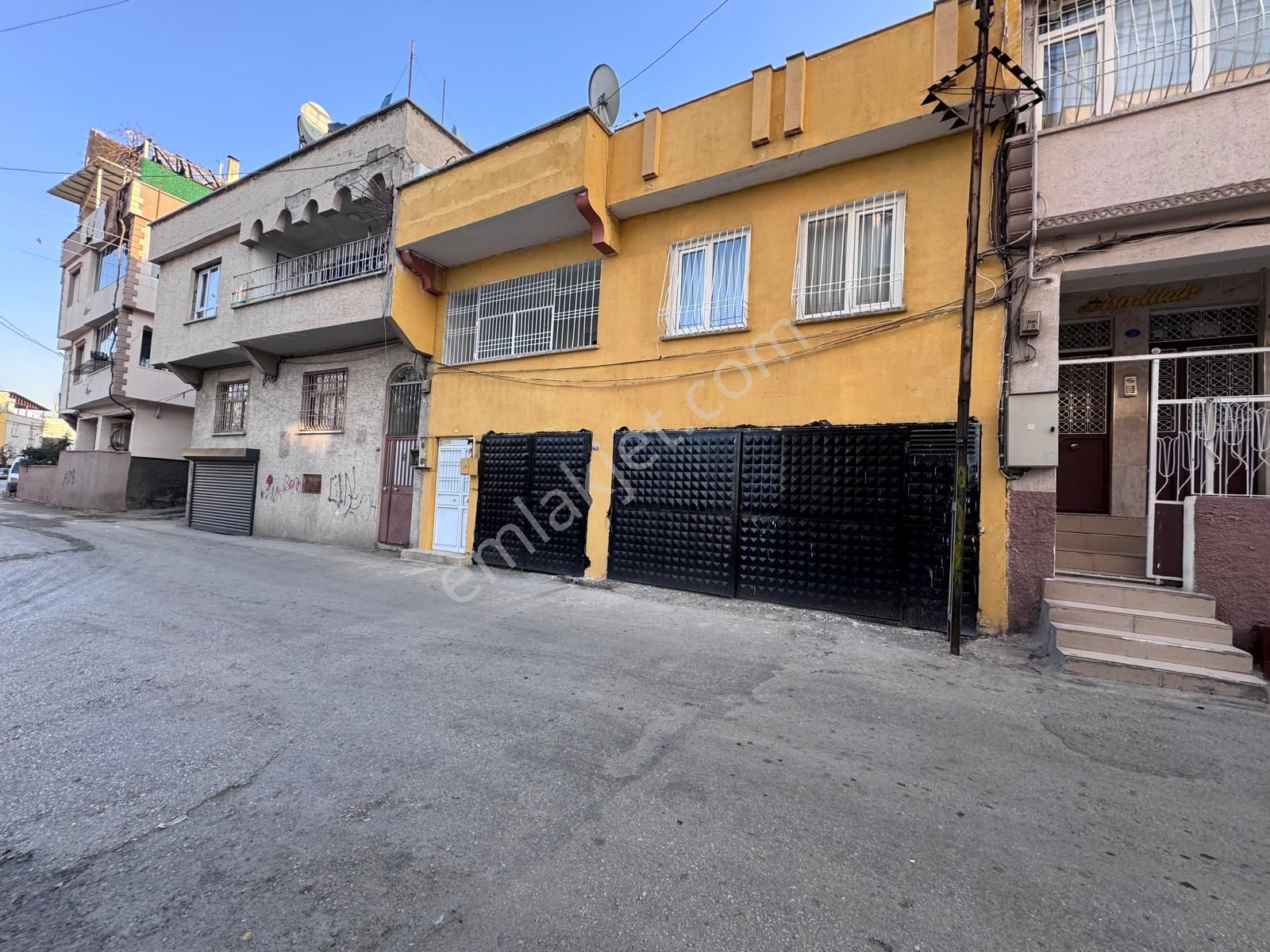 Aşina Gayrimenkul'dan 60. Yıl Mahallesin'de 190 M2 Satılık Mustakil Ev