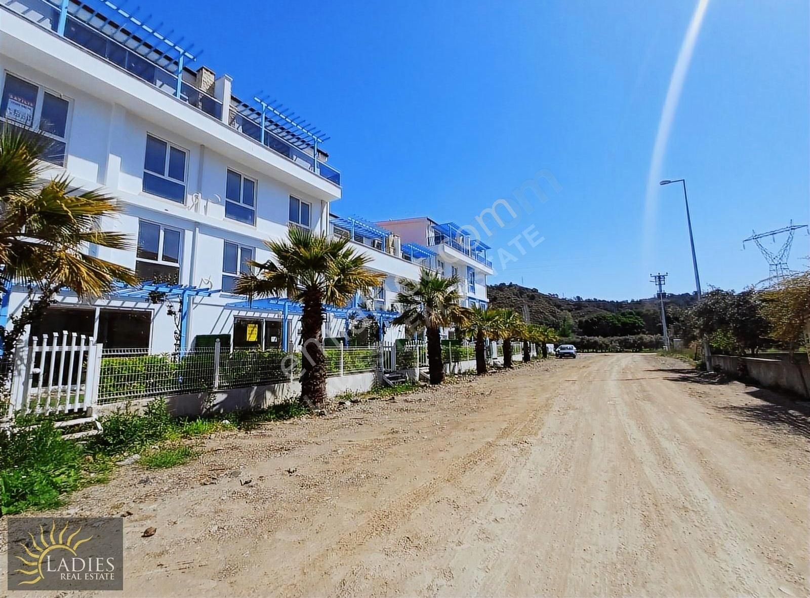 Muğla Dalaman Havuzlu Sitede Köşe Villa