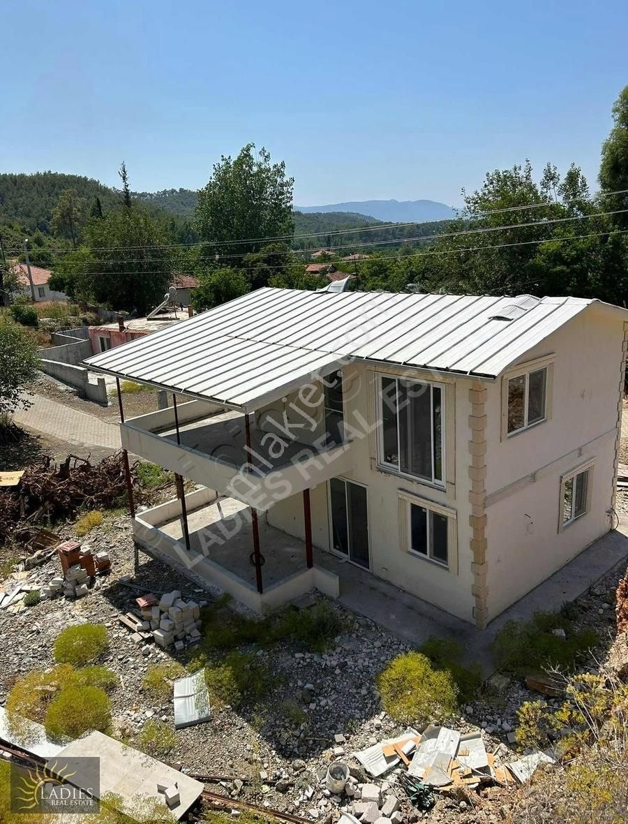 Köyceğiz Zeytinalanı'nda Satılık Müstakil 2 Katlı Ev