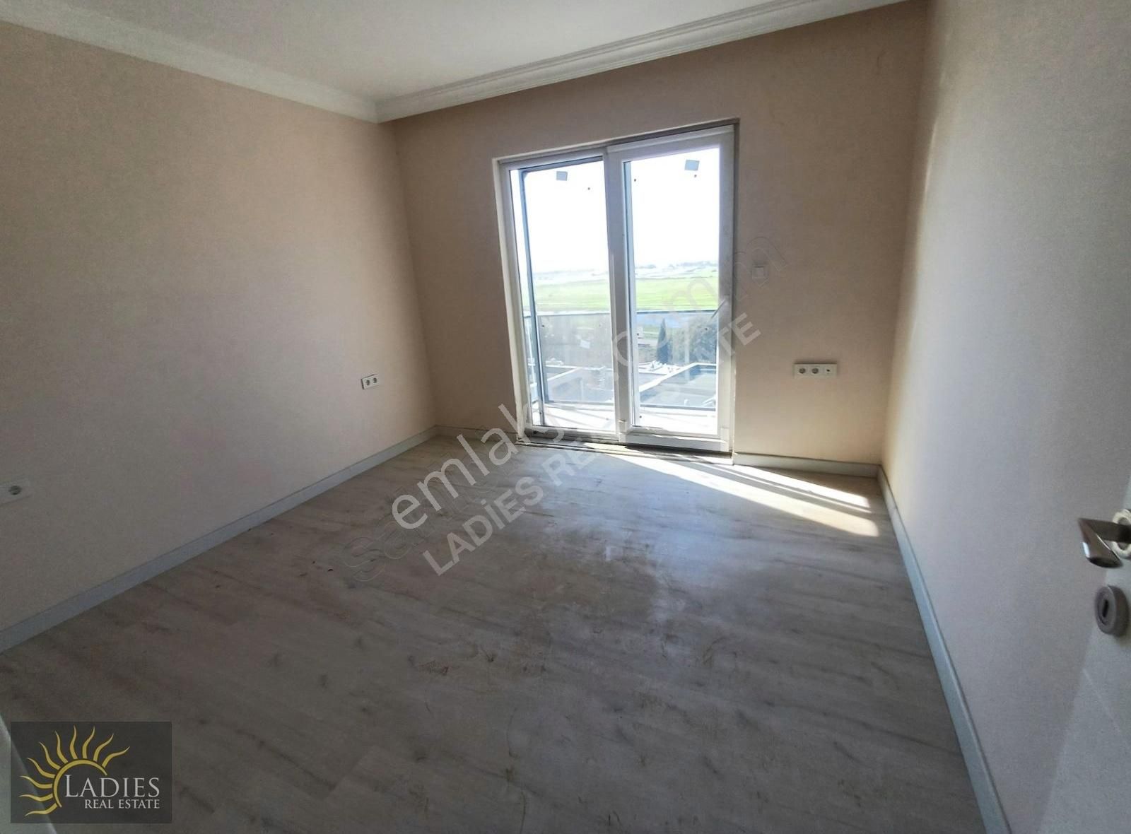 Muğla Dalaman Panoramik Manzaralı/ Havuzlu Villa / Ladies Emlak