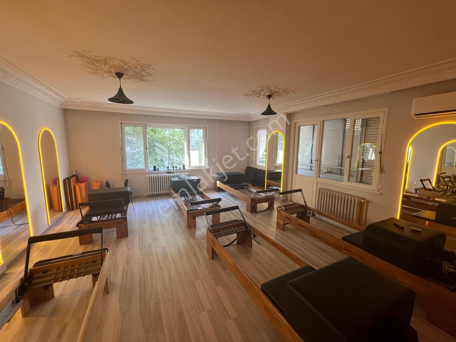 Bakırköy Merkezde Tabela Değerli 3+1 Kiralık İşyeri Ofis Katı