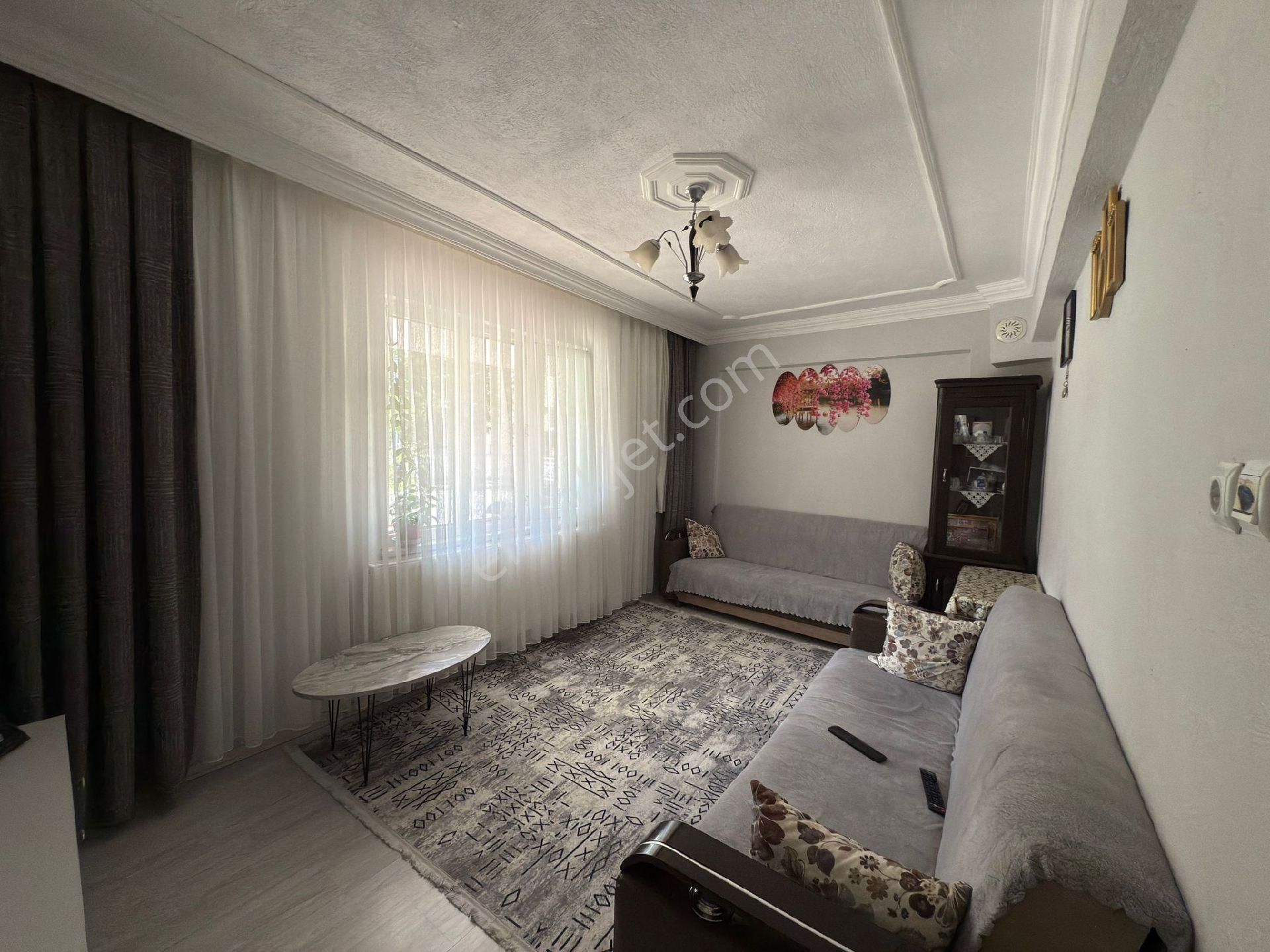Cumhuriyet Mah 3+1 145m2 Zemin Doğalgazlı Özellikli Satılık Daire Bahçeli