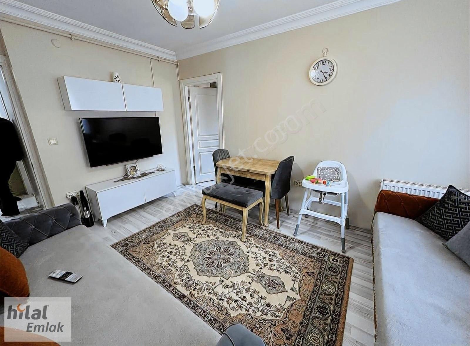 Esenevler Mah. Cadde Üzeri Satılık 2+1 Ara Kat Daire