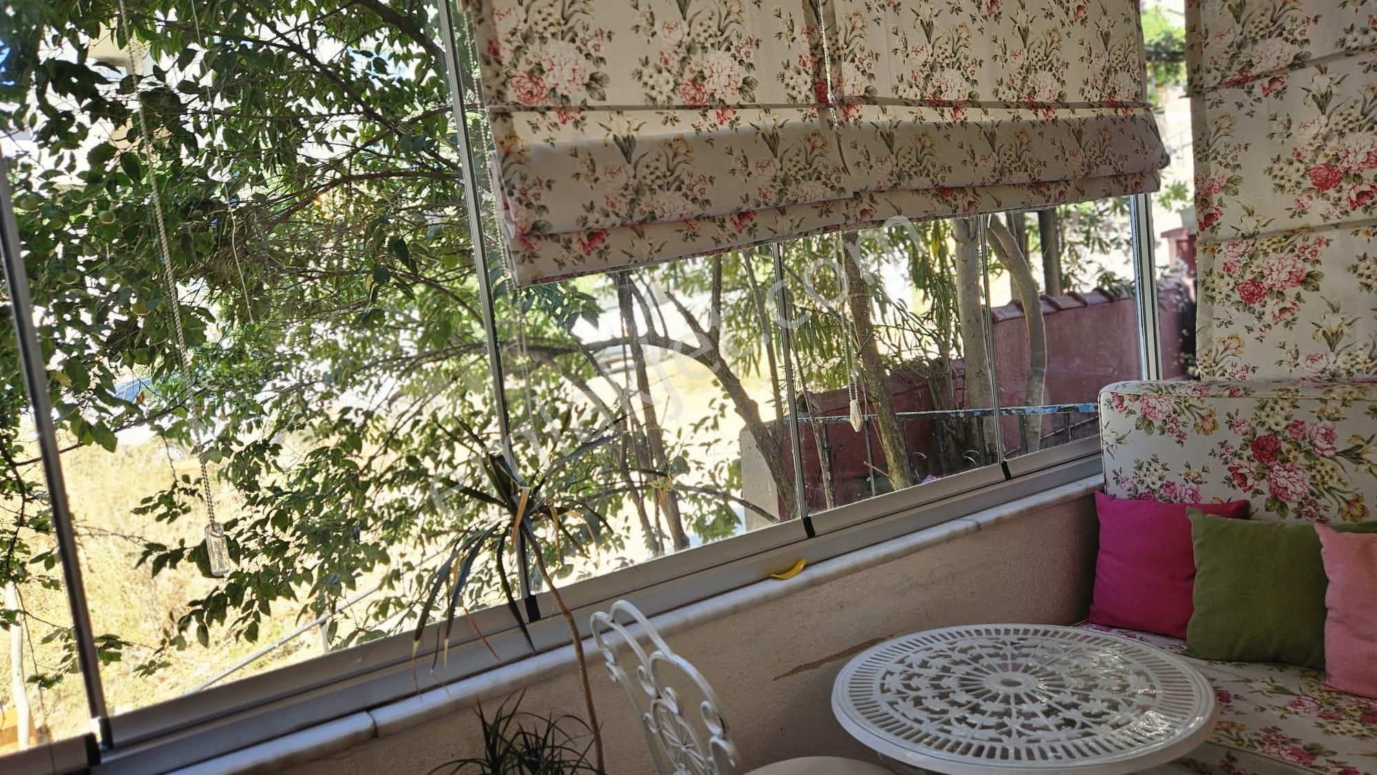 Remax Anı 'dan Çengelköy 'de Merkeze Yakın 2+1 Satılık Daire