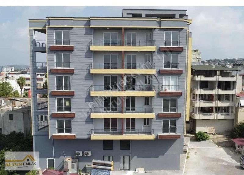Altun Emlaktan Çarşı Merkezde 4+1