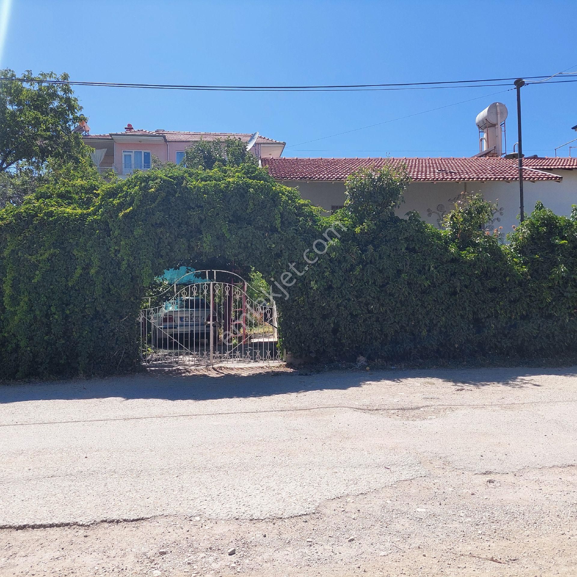 Antalya, Korkuteli'nde, 600 M2 Bahçe İçinde Müstakil Ev