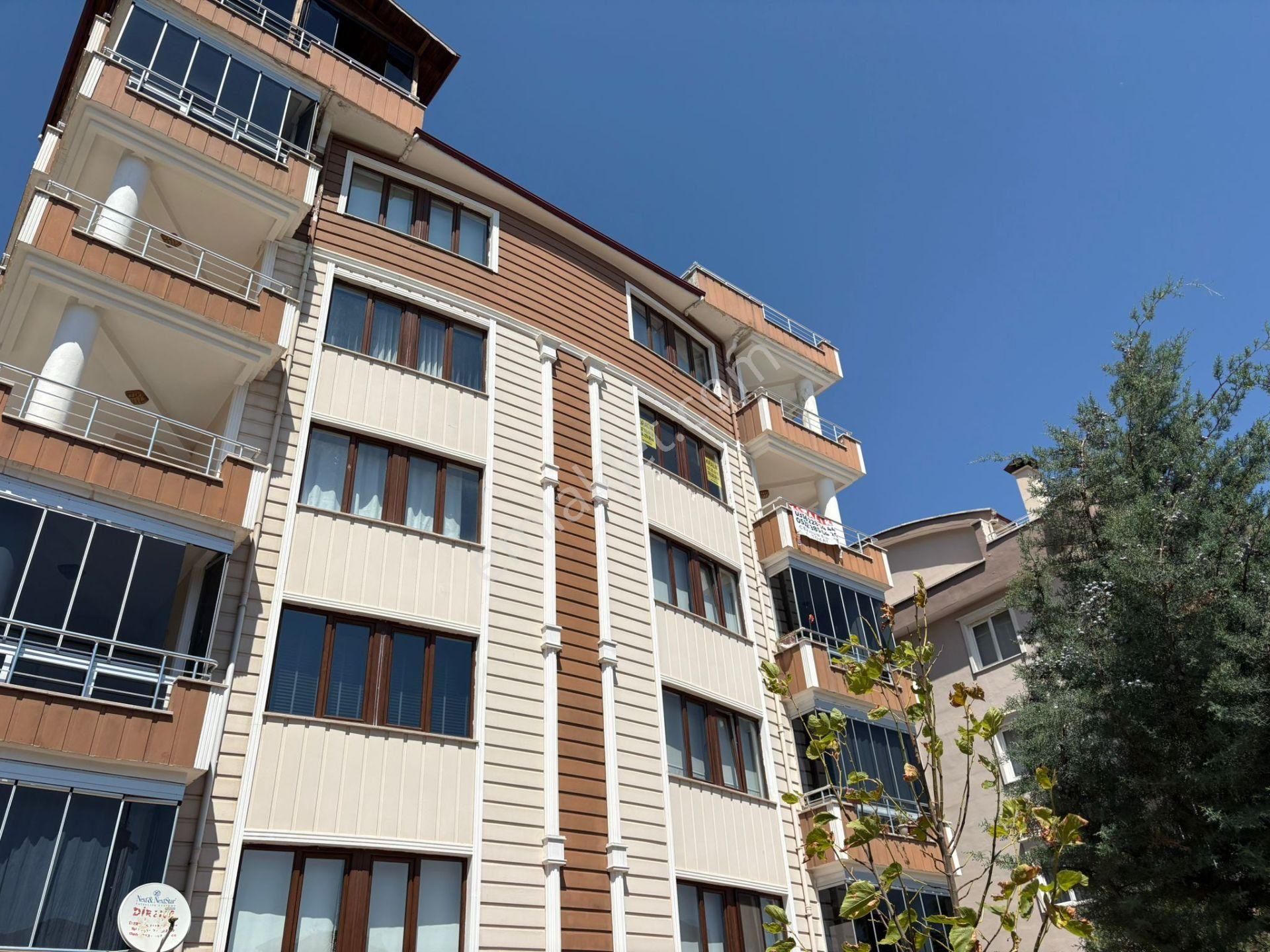 Malkayasında Kemal Arat Okulu Yanında 3+1 Arakat (3) Manzaralı Çift Banyolu, Oturmalı Mutfaklı