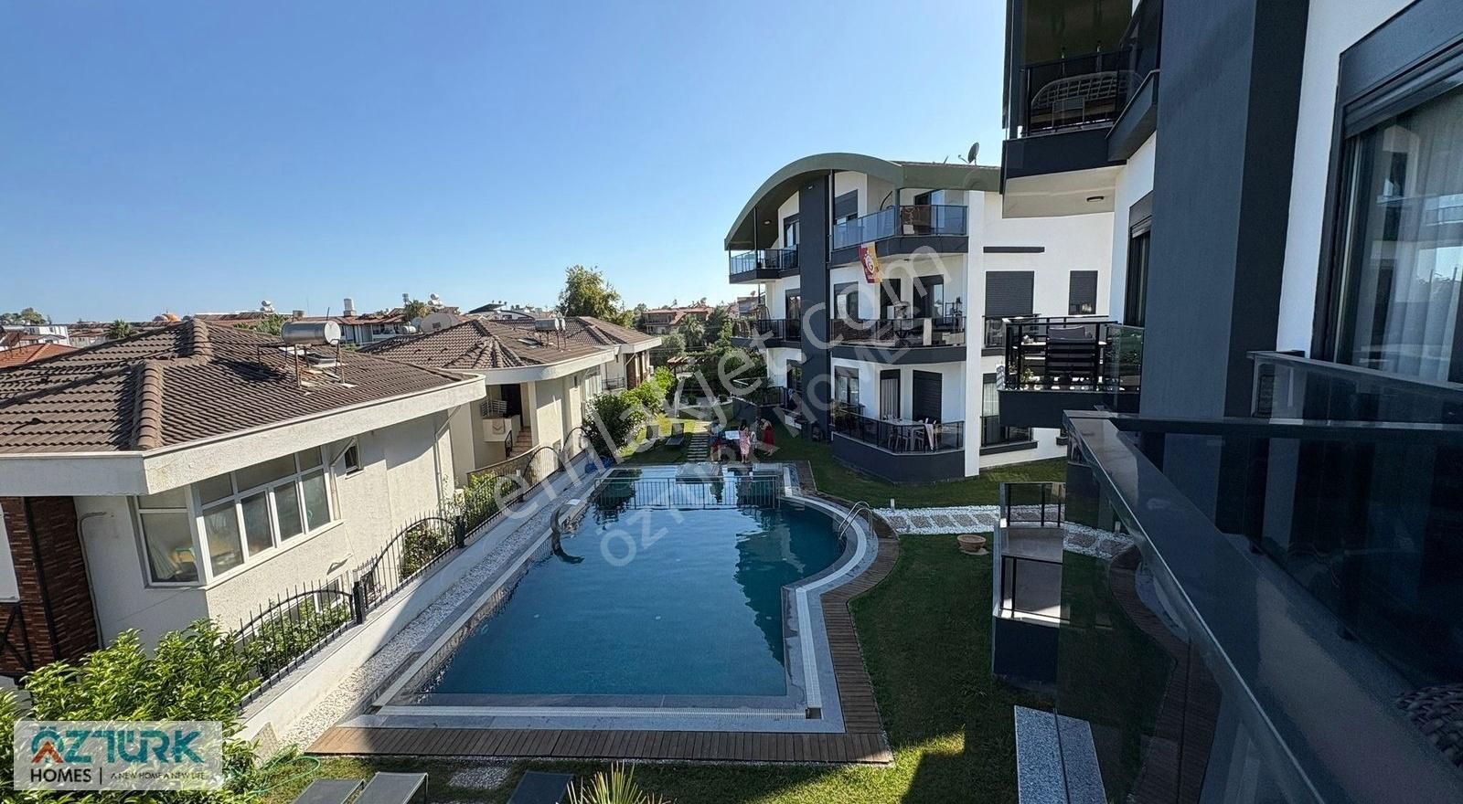 Side'de Site İçerisinde Havuzlu, Eşyalı Satılık 4+1 Dublex Daire