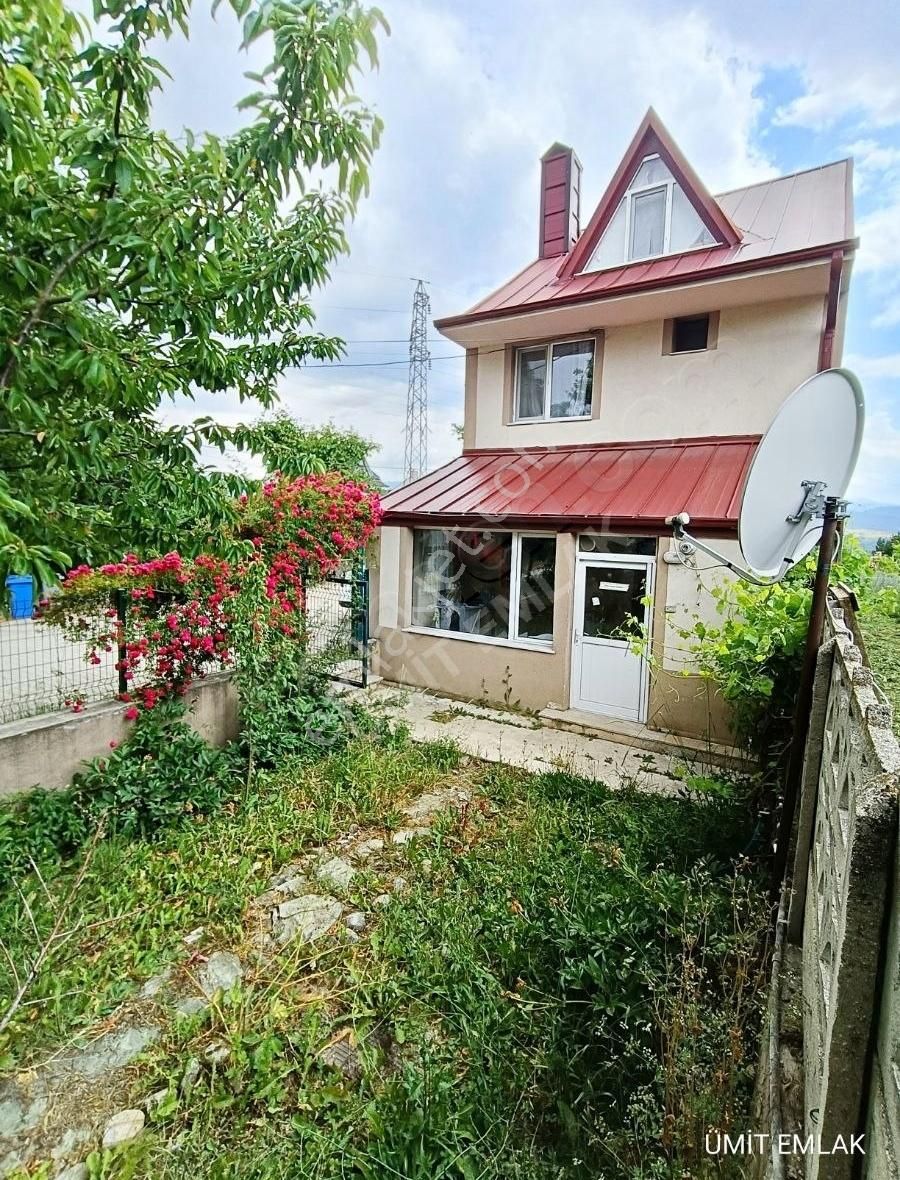 Bolu Merkezde Geniş Bahçeli Manzarali Satilik Müstakil Ev