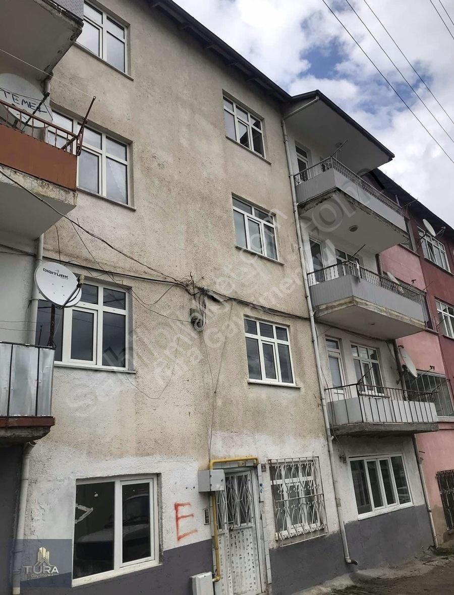 Resmi Kurumlar Bölgesinde Güne Karşı 2+1