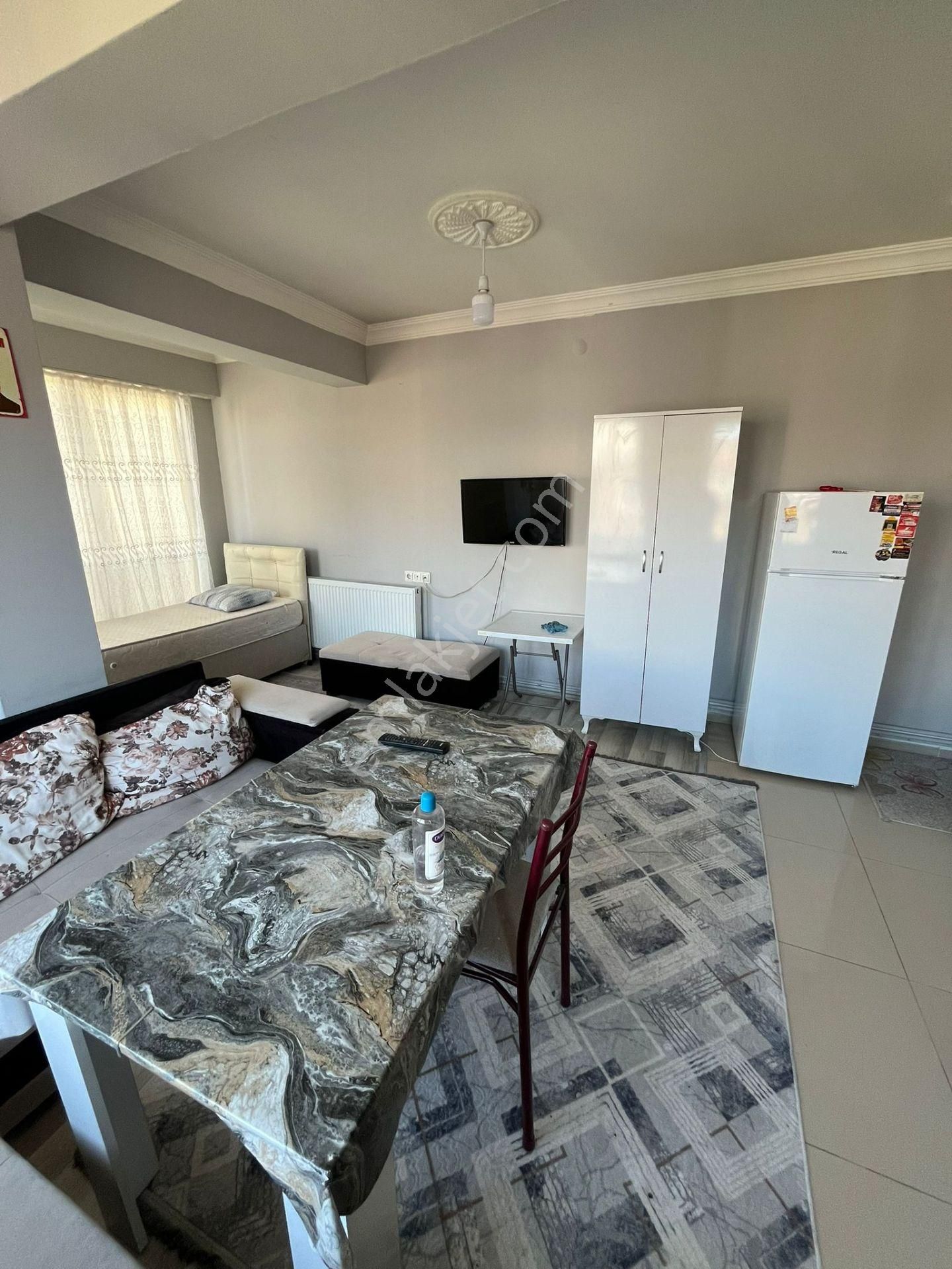 Erenler 1+1 Geniş Salonlu Fırsat Kiralık Daire