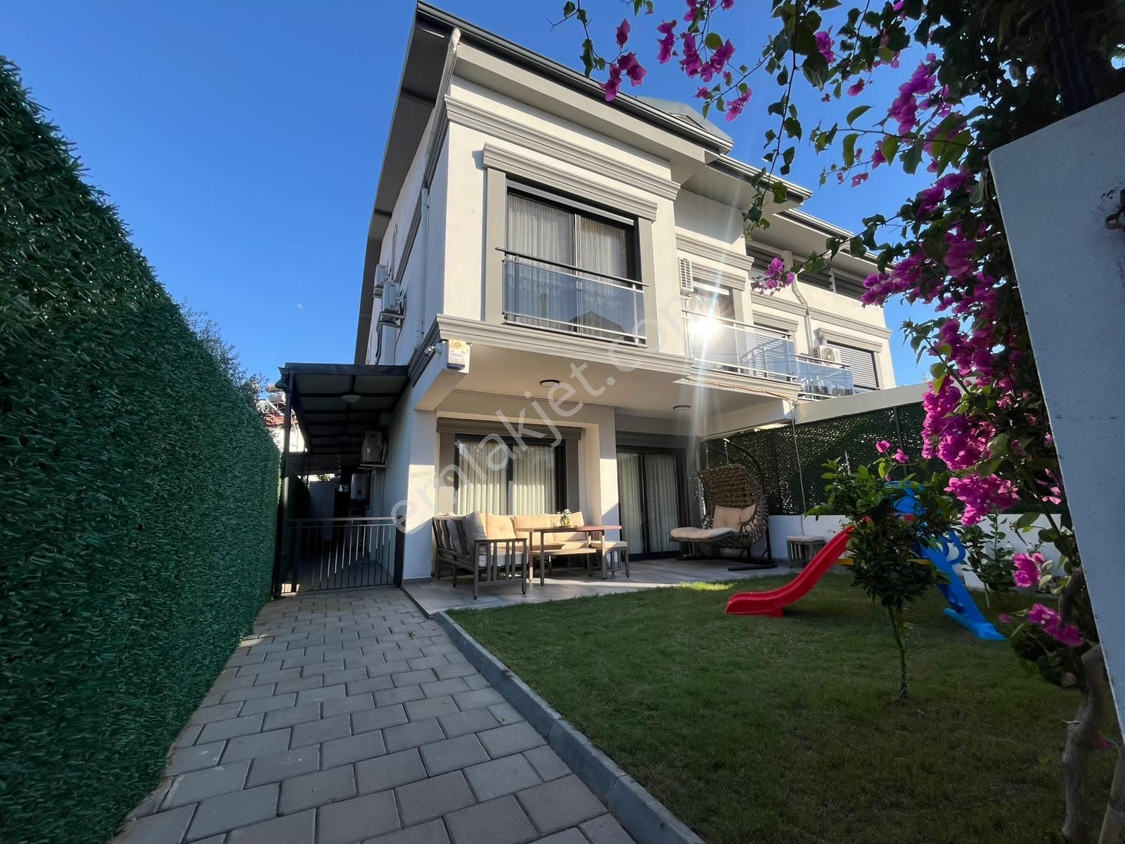 Stop’tan Satılık 4+1 Foça Lüks Villa Fırsat Yerden Isıtmalı