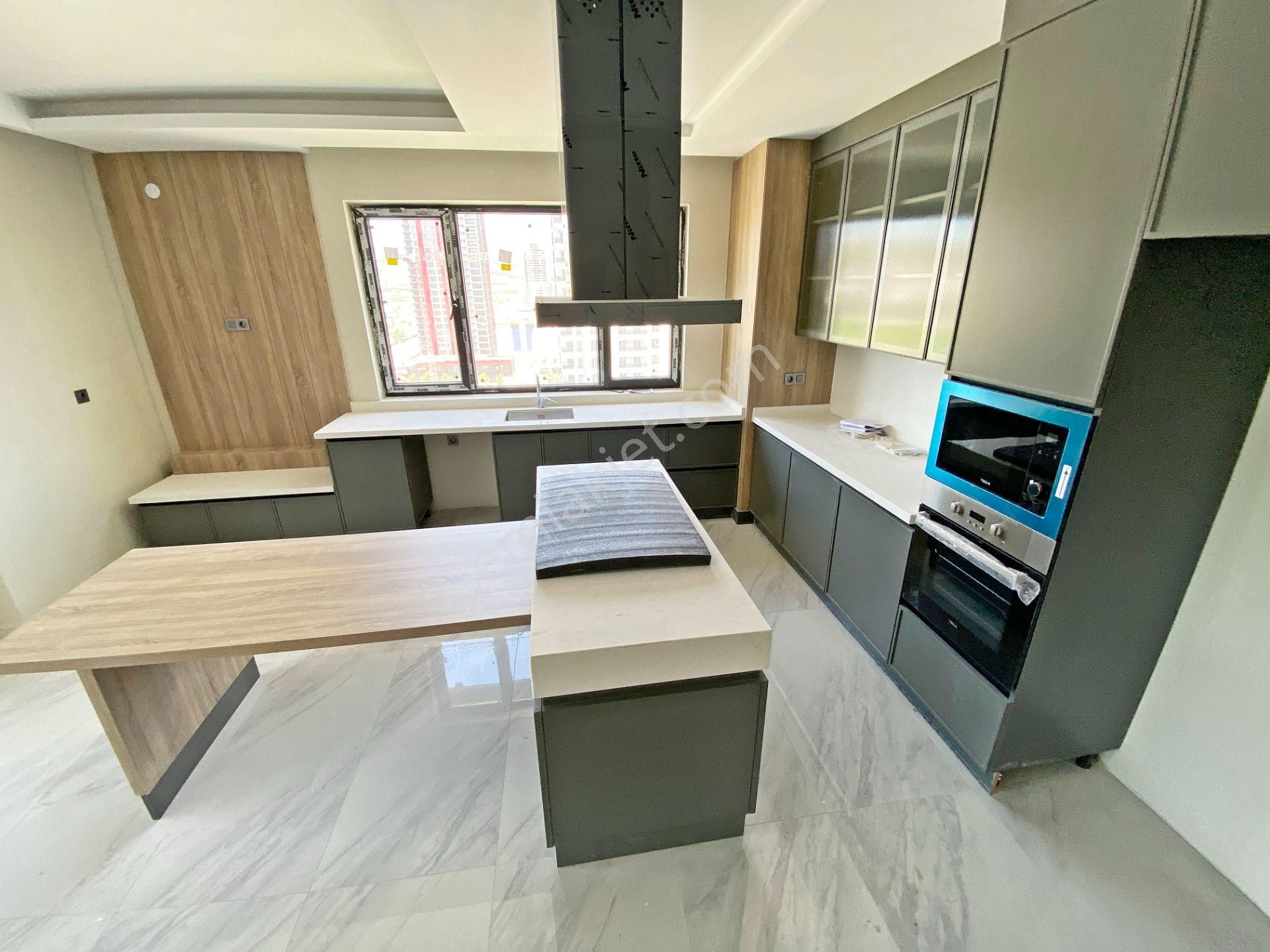 4+1 Ovacığın Göz Kamaştıran Projesi Bulvara Cephe Ada Mutfaklı - Görsel 3