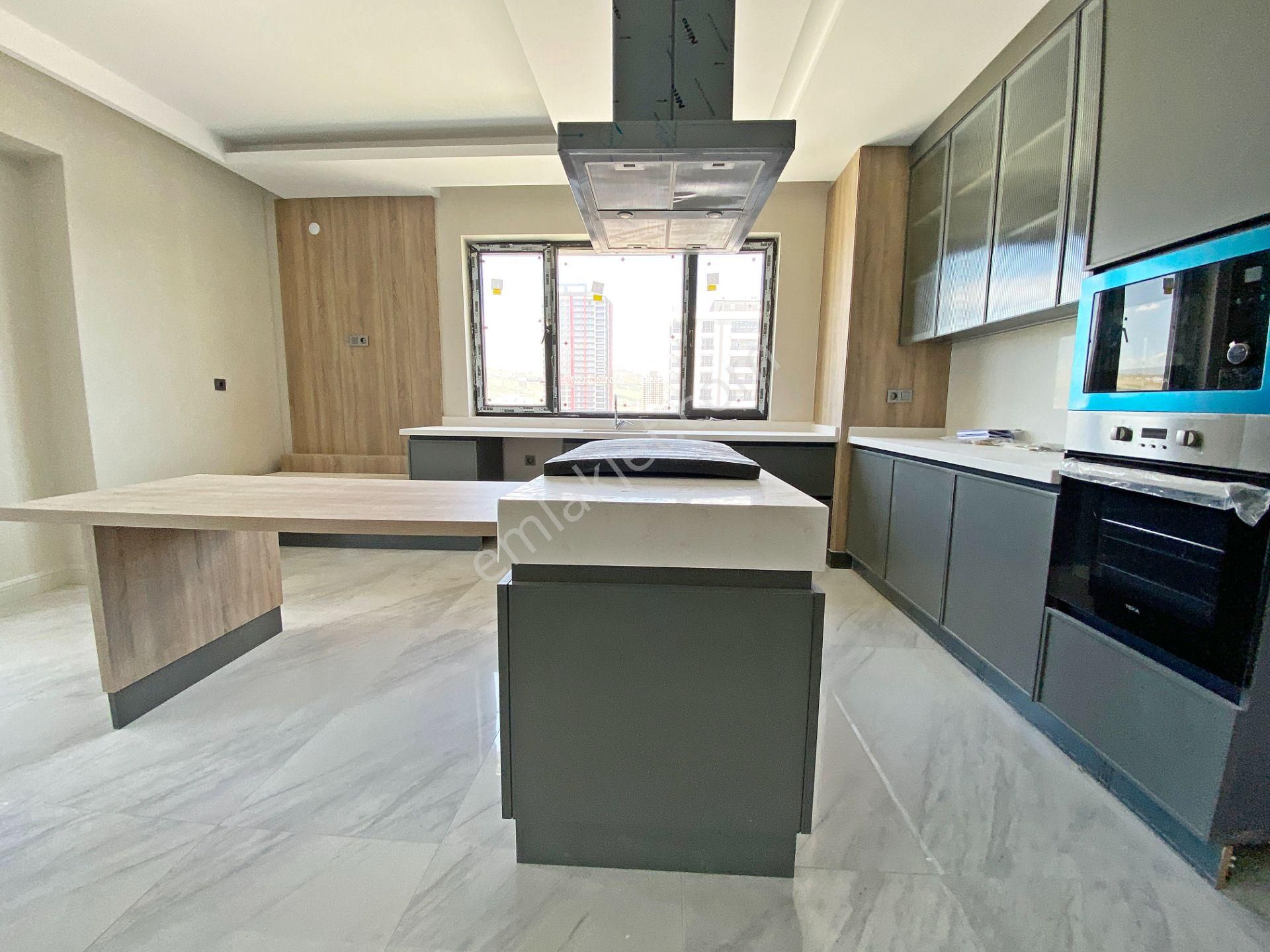 4+1 Ovacığın Göz Kamaştıran Projesi Bulvara Cephe Ada Mutfaklı - Görsel 2