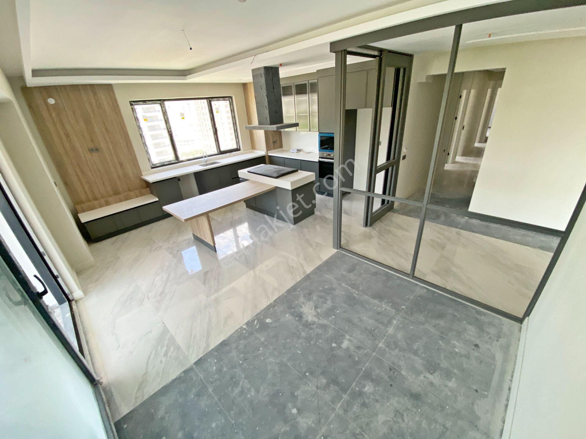 4+1 Ovacığın Göz Kamaştıran Projesi Bulvara Cephe Ada Mutfaklı - Görsel 6