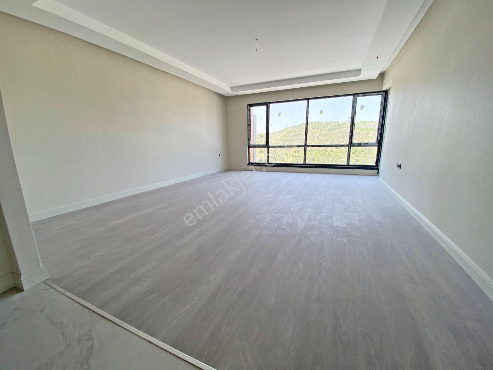 4+1 Ovacığın Göz Kamaştıran Projesi Bulvara Cephe Ada Mutfaklı - Görsel 15