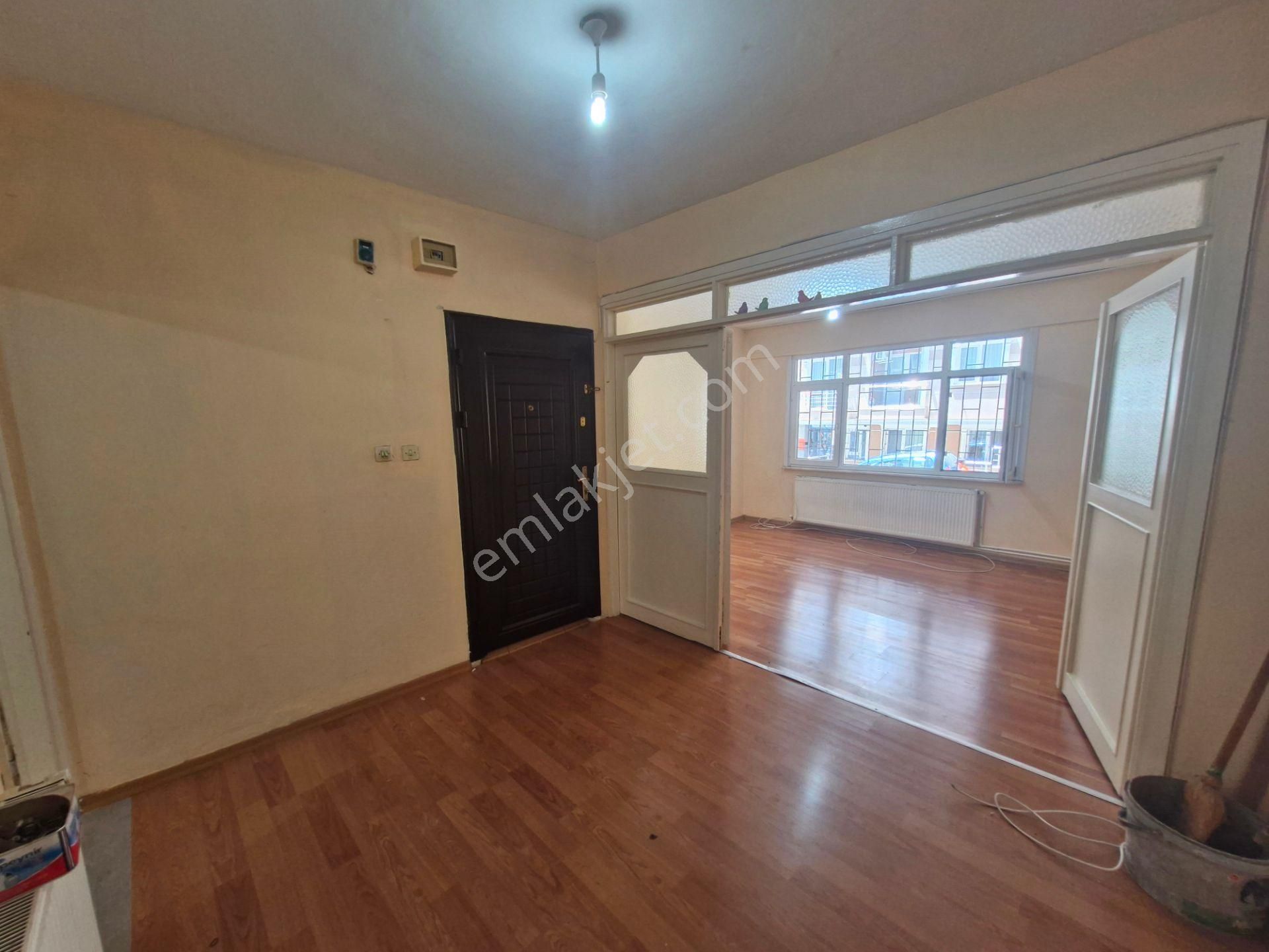 Zümrütevler Cansev Sokakta,kombili,geniş 100m²,giriş Kat (2+1)