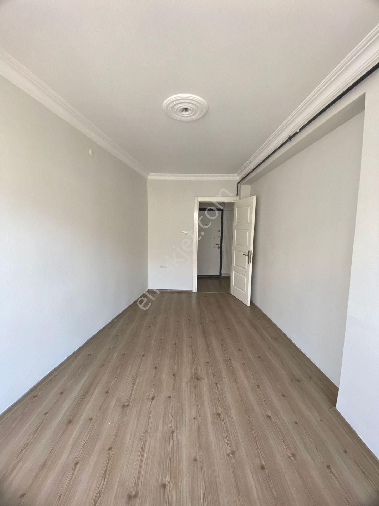 Fiber Emlak Akhisar Çarşı Merkezde Satılık Doğalgazlı Ara Kat Daire