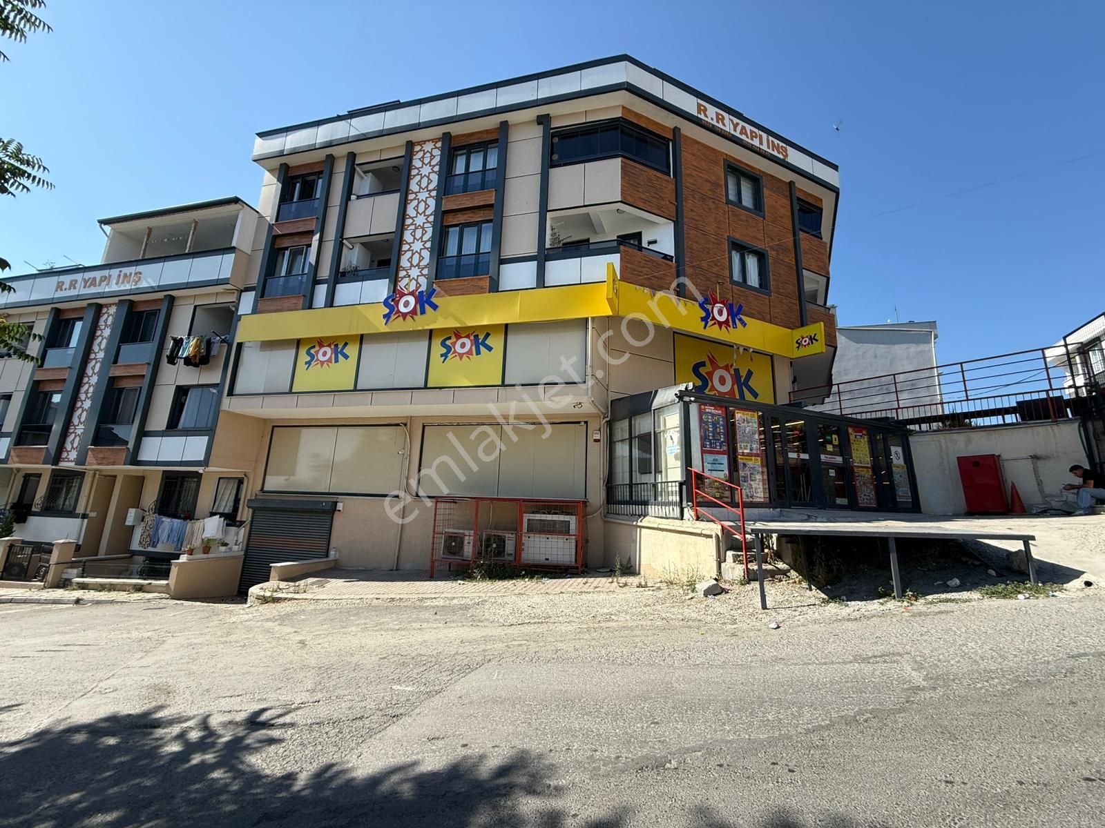 Ana Cadde Üzeri Kurumsal Firma Kiracılı 800m2 Depolu Dükkan