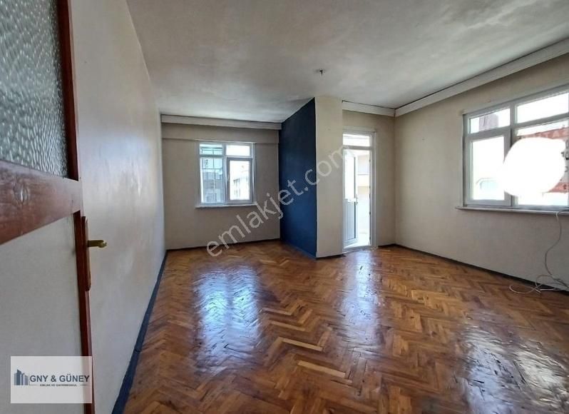 Güney Emlak'tan Telsiz Mah. Cadde Üstü 2+1 72 M2 3.kat Satılık